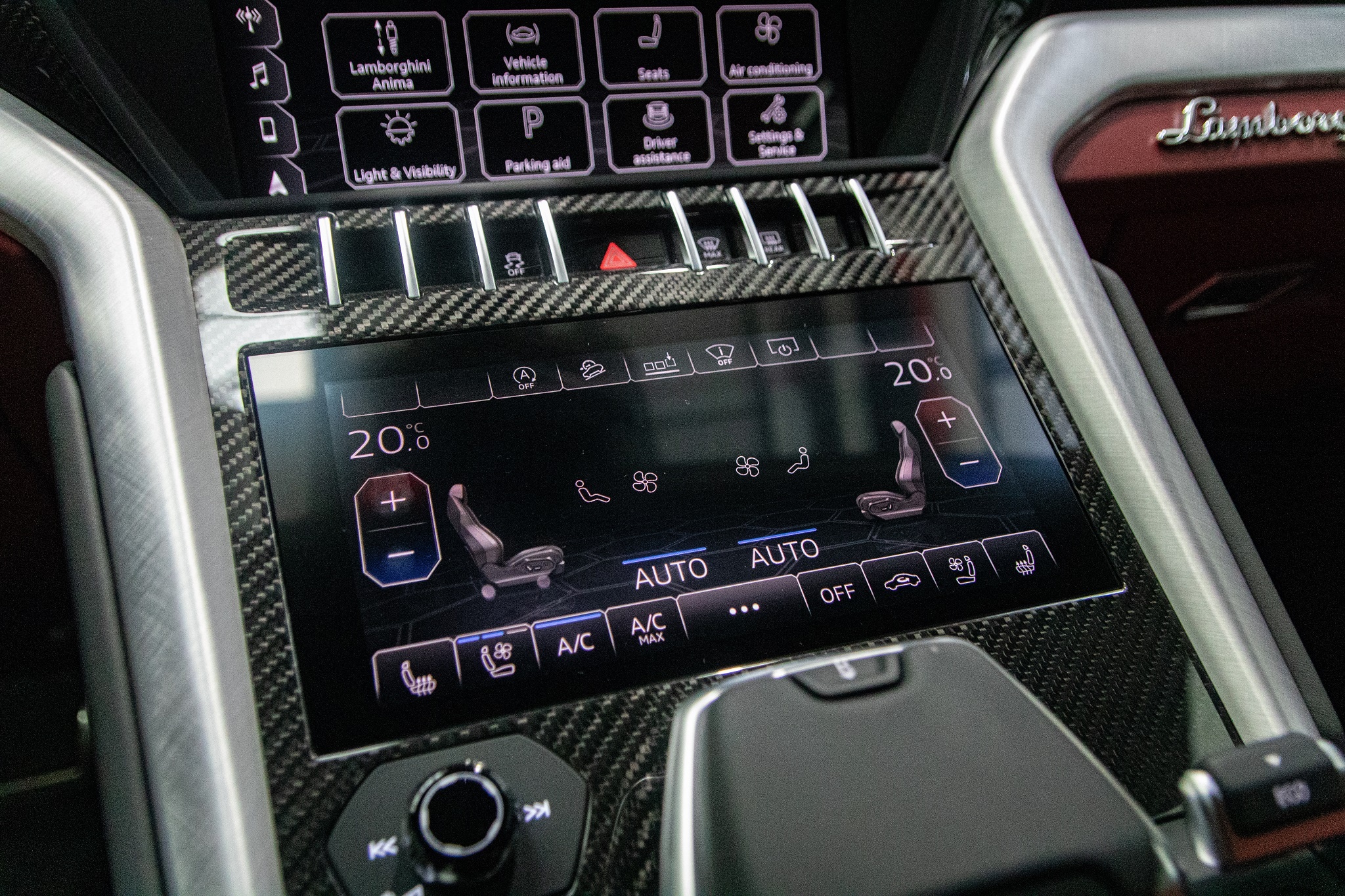 Chi tiet Lamborghini Urus chinh hang anh 24