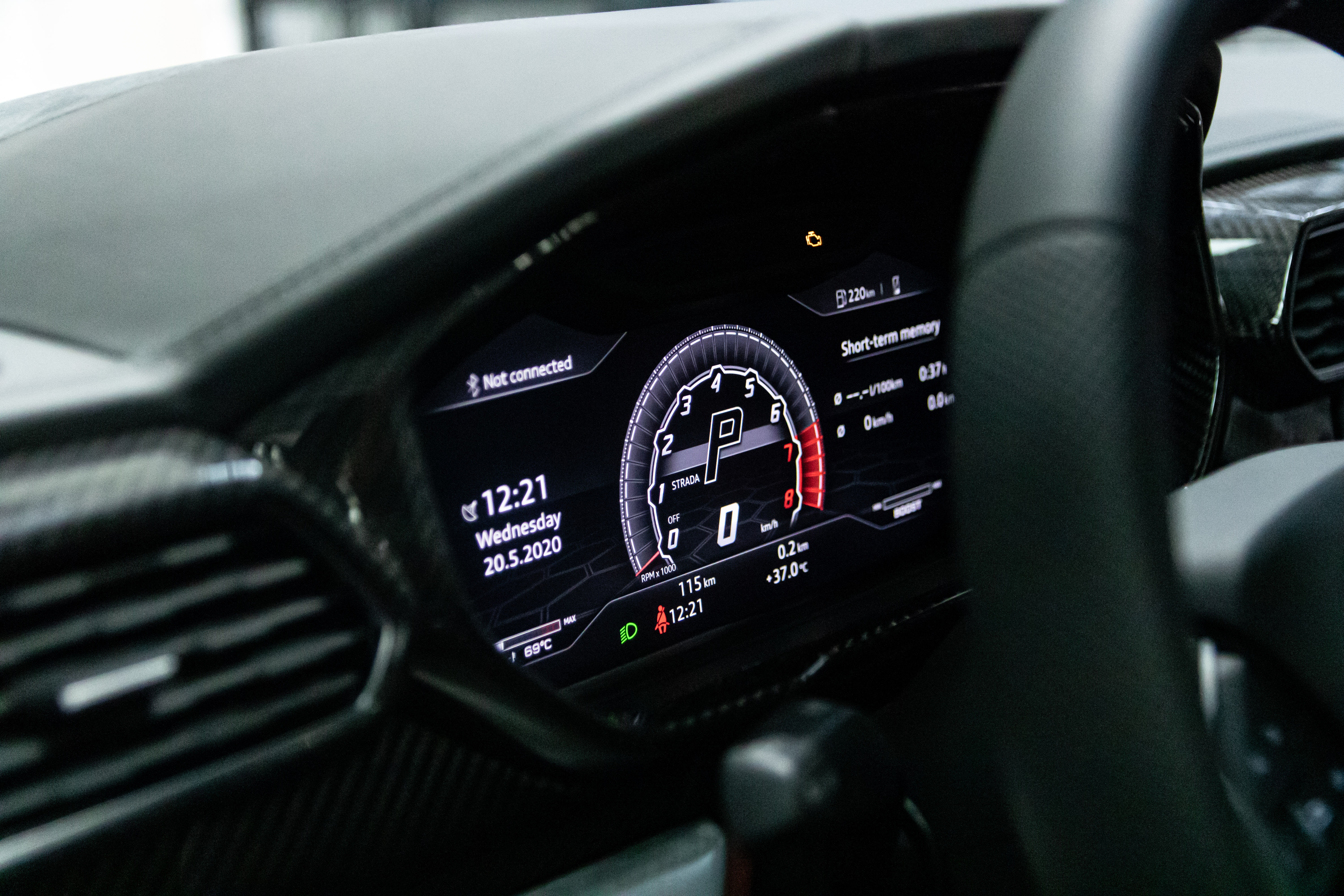 Chi tiet Lamborghini Urus chinh hang anh 20