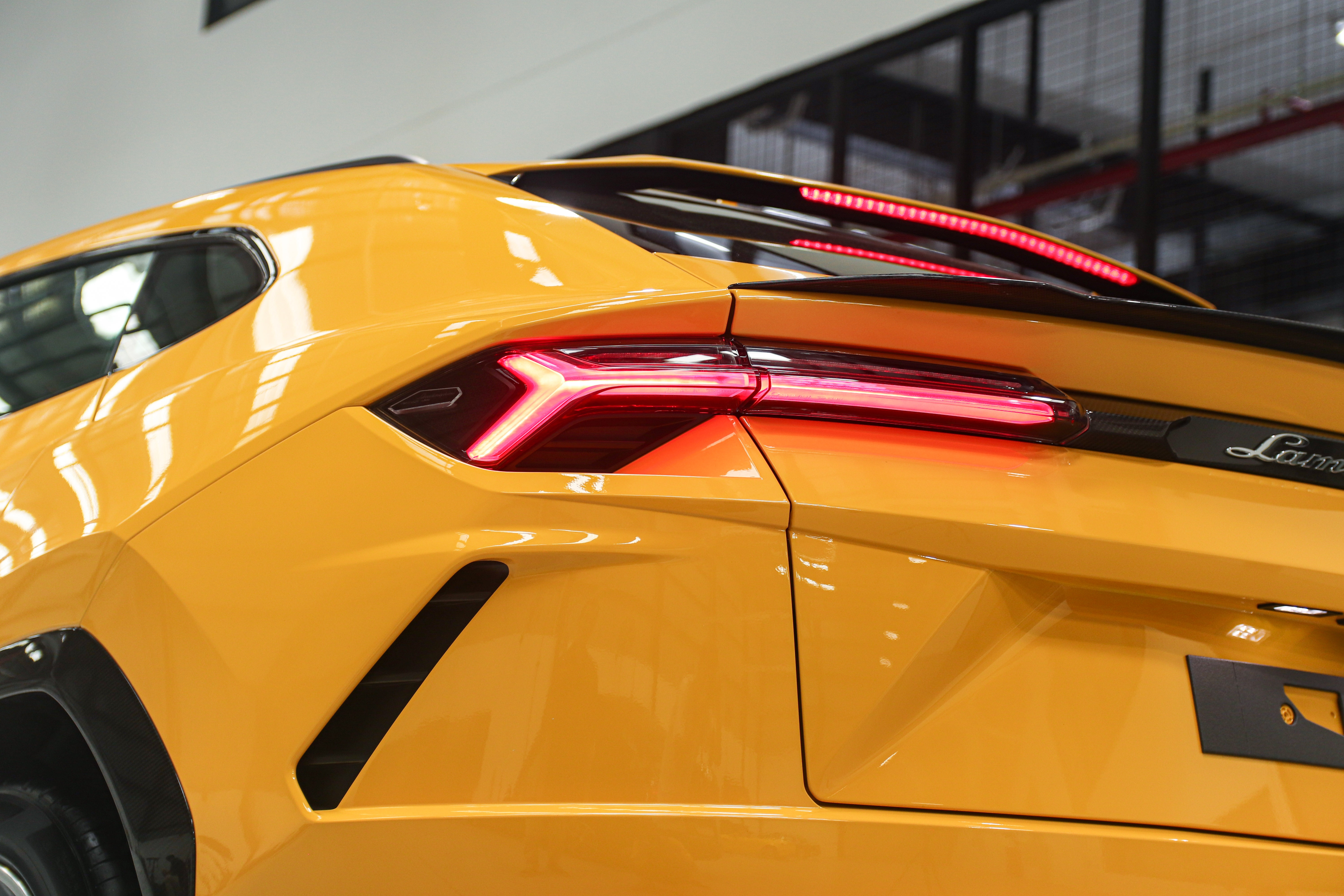 Chi tiet Lamborghini Urus chinh hang anh 15