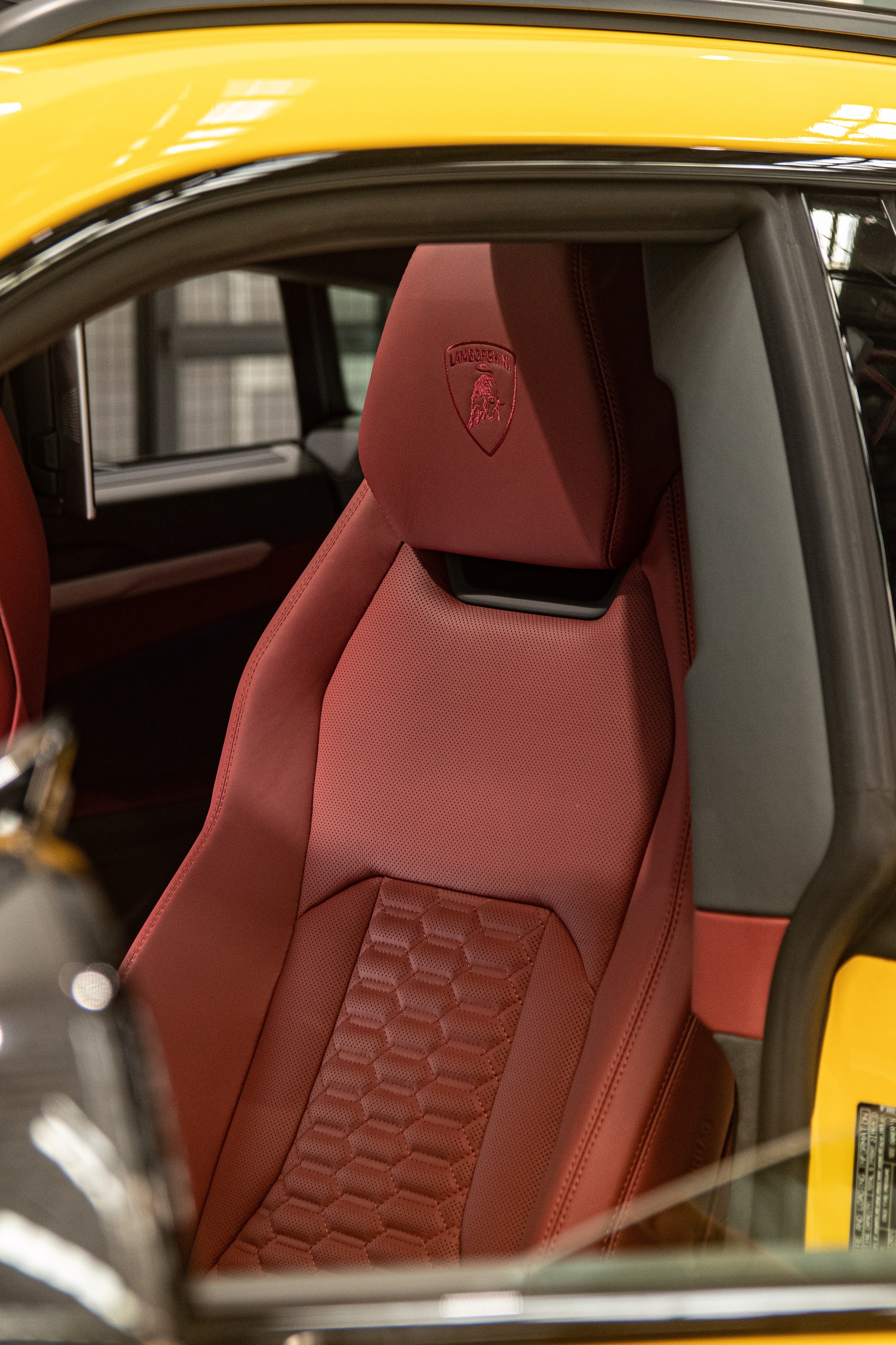 Chi tiet Lamborghini Urus chinh hang anh 30