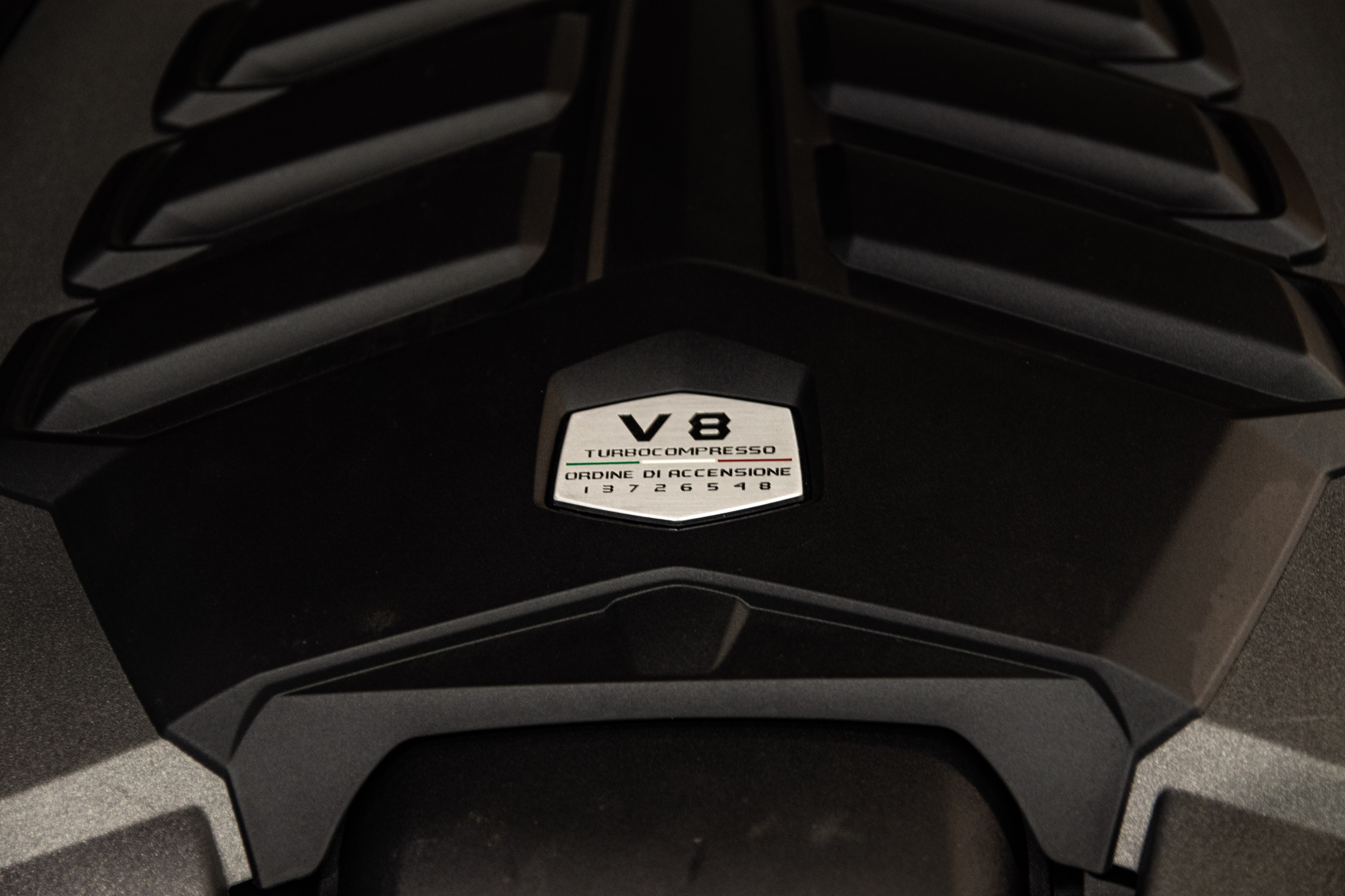 Chi tiet Lamborghini Urus chinh hang anh 37