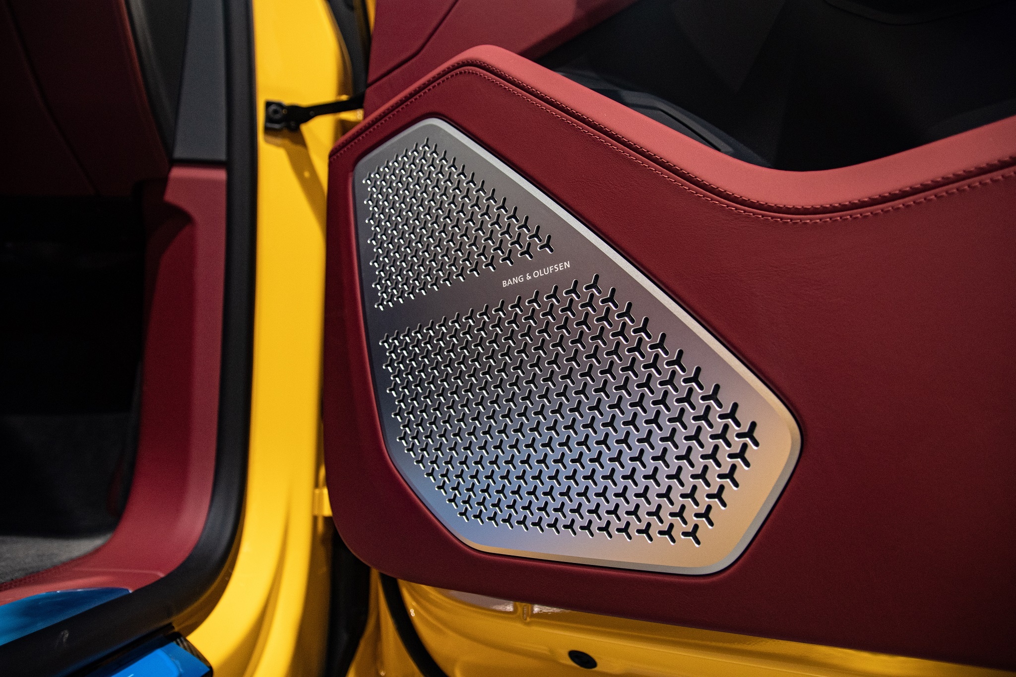 Chi tiet Lamborghini Urus chinh hang anh 31