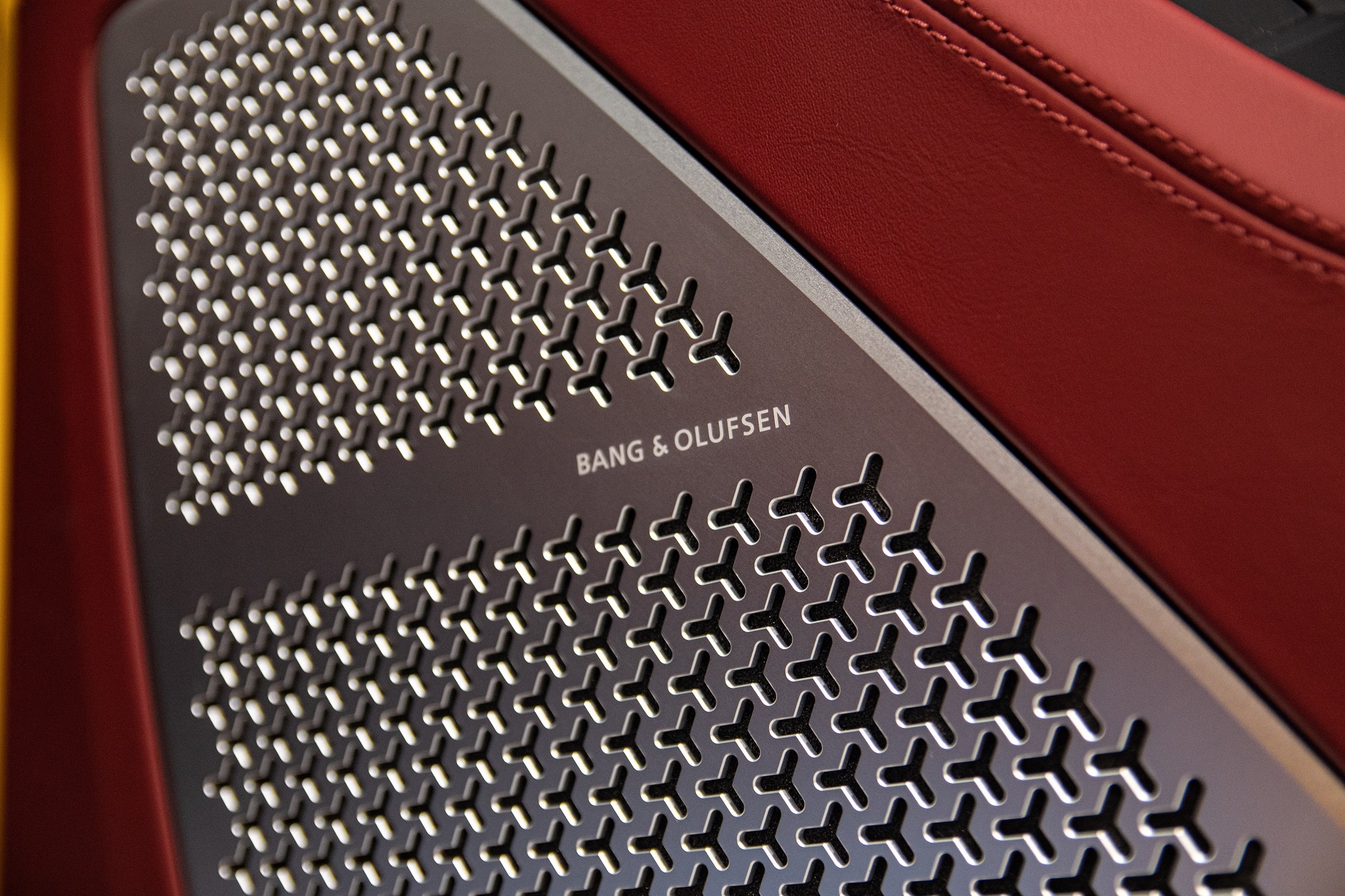 Chi tiet Lamborghini Urus chinh hang anh 34