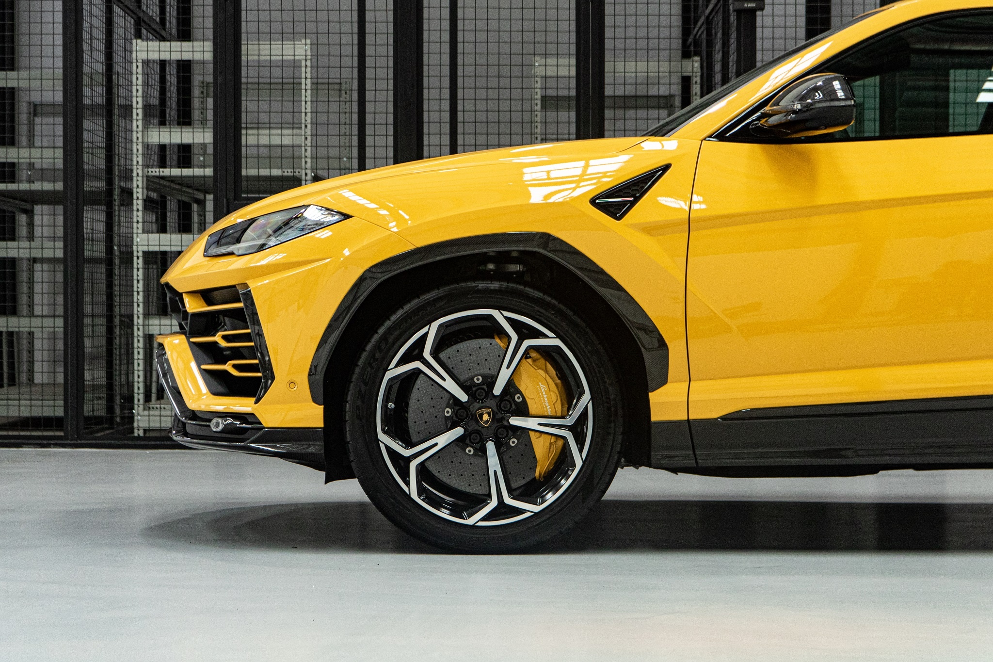 Chi tiet Lamborghini Urus chinh hang anh 4