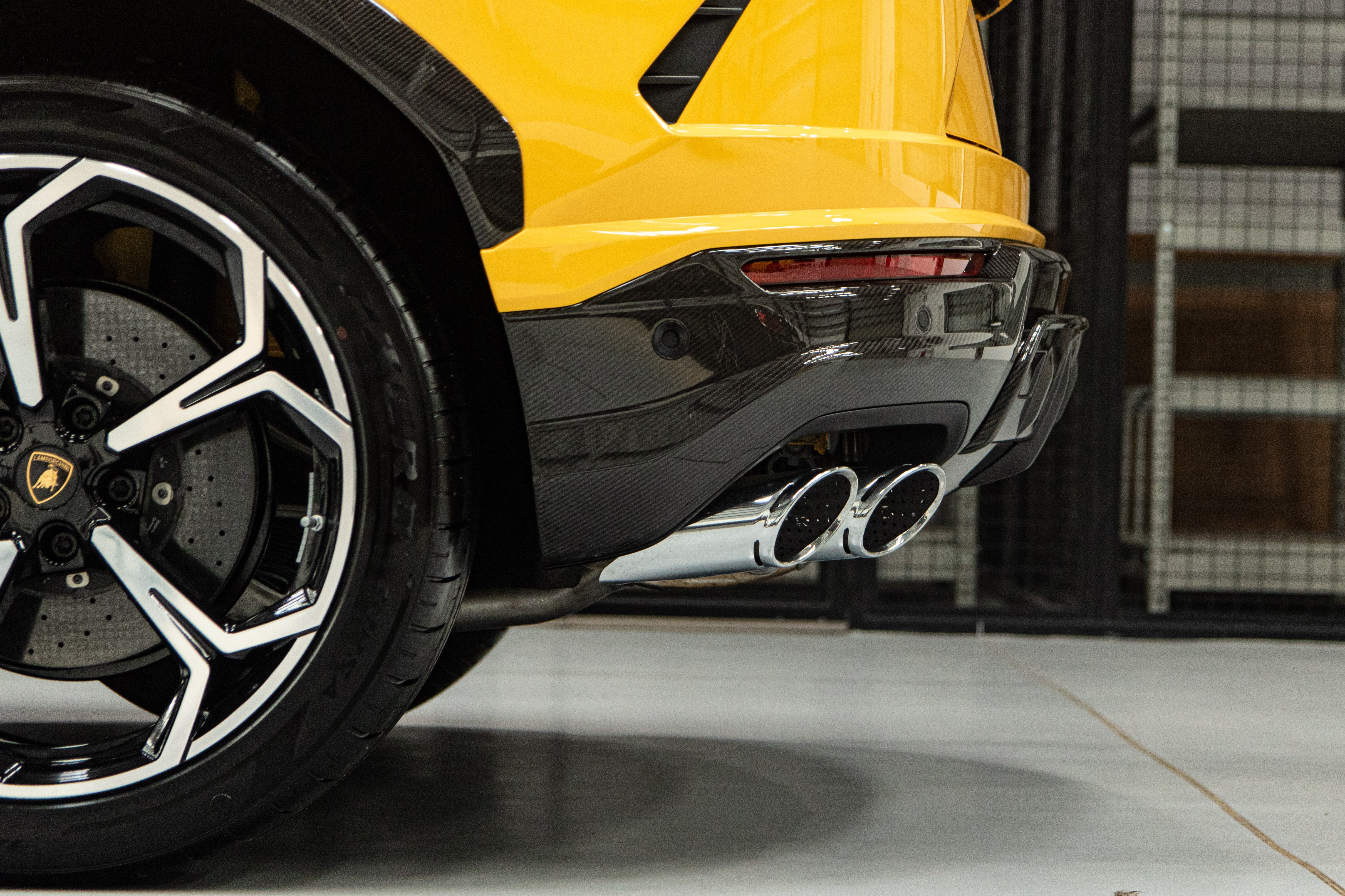 Chi tiet Lamborghini Urus chinh hang anh 14