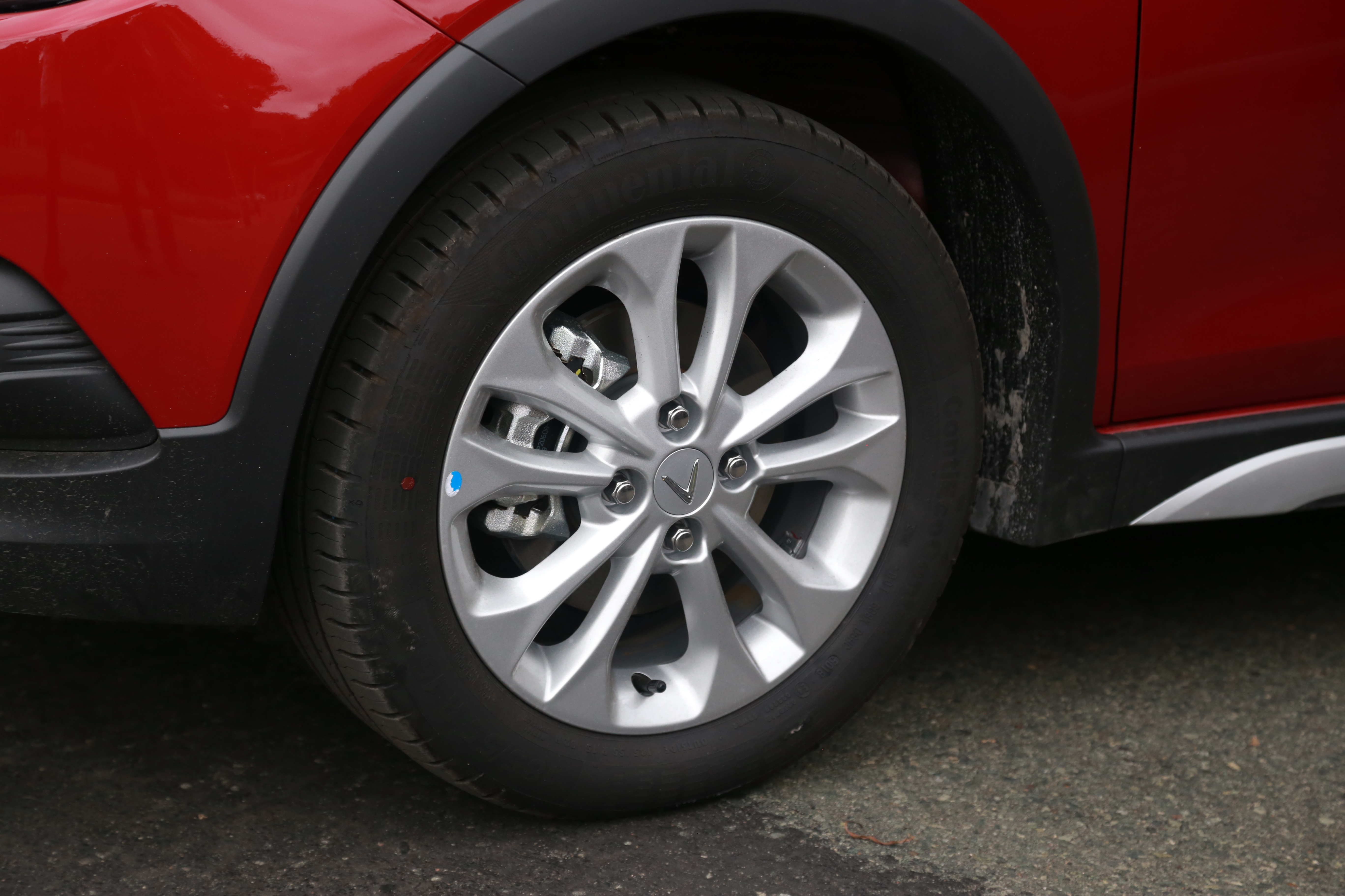 Lop VinFast Fadil co gia dat gap doi Hyundai i10 anh 2