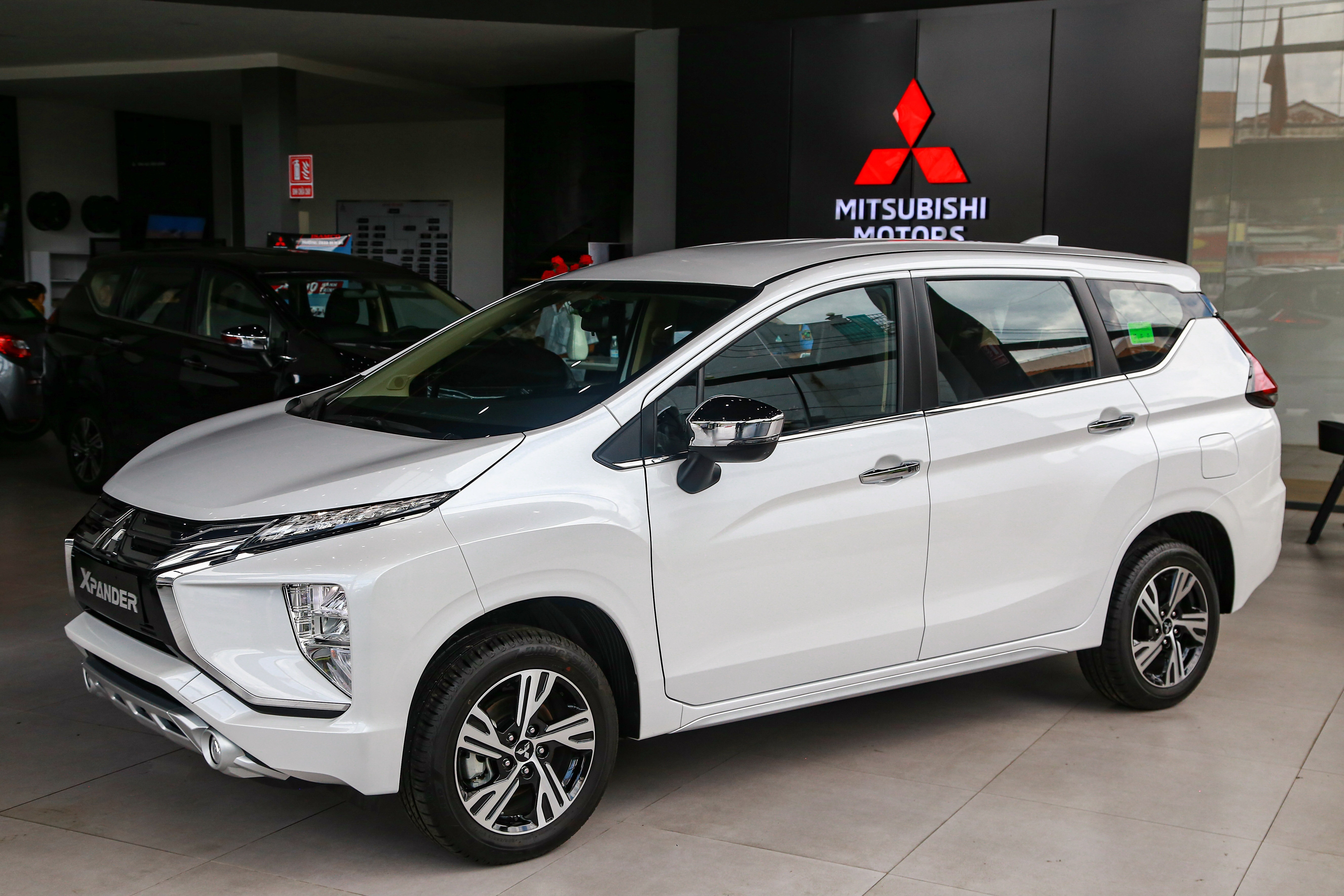 So sanh phien ban nang cap cua Mitsubishi Xpander va Suzuki Ertiga hinh anh