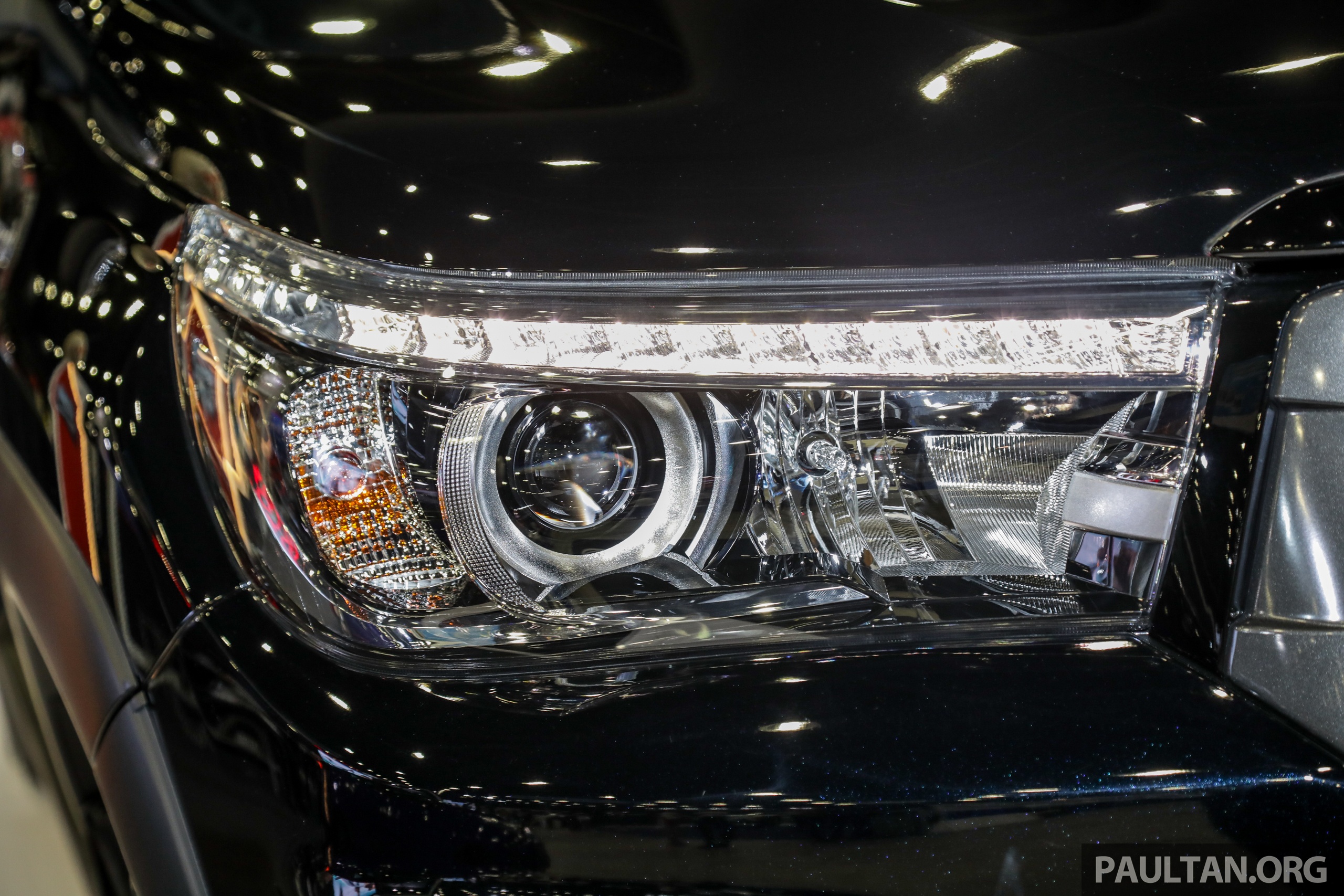 Toyota Hilux 2021 khác gì thế hệ cũ? ảnh 4 Toyota Hilux 2021 khac gi the he cu? anh 4