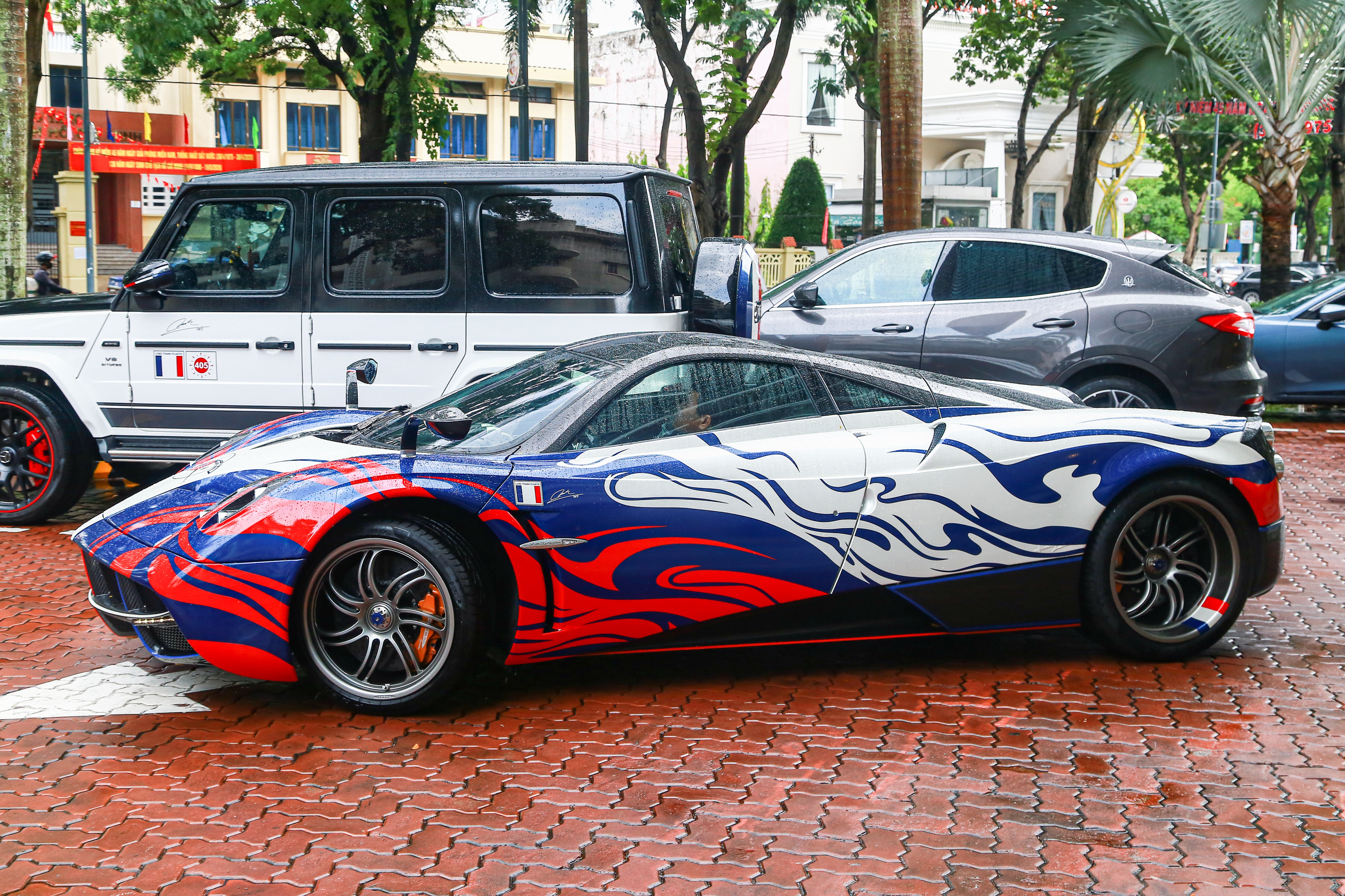 Minh Nhua lai Pagani Huayra di mua SUV moi anh 6