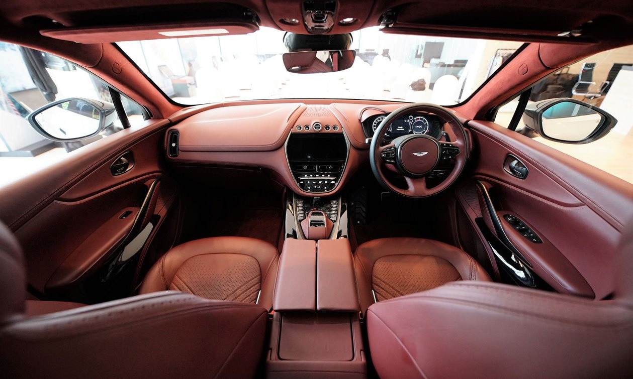 Aston Martin DBX V8 ra mat tai Thai Lan anh 6