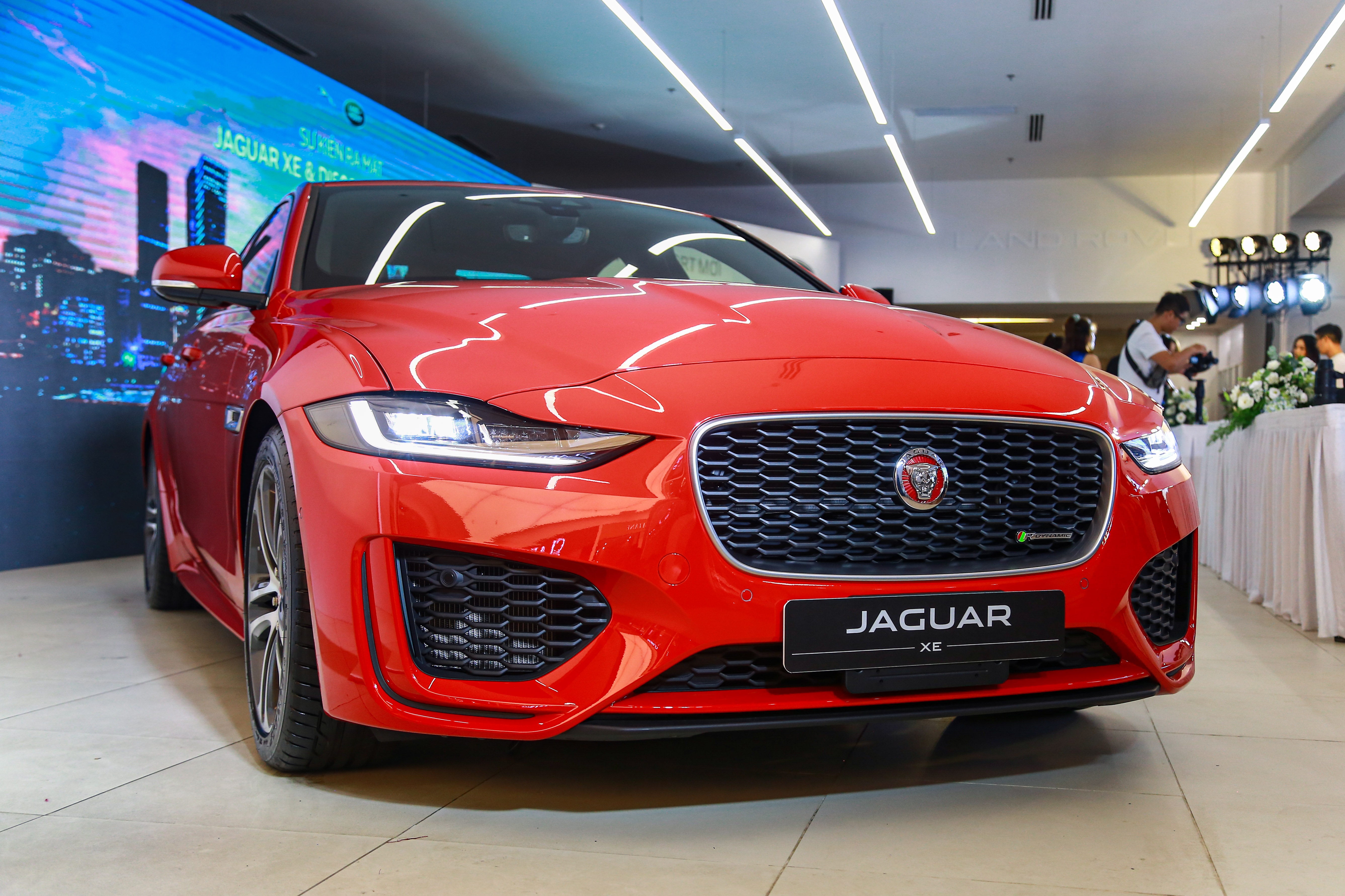 Jaguar XE ra mắt tại VN ảnh 1 Jaguar XE ra mat tai VN anh 1