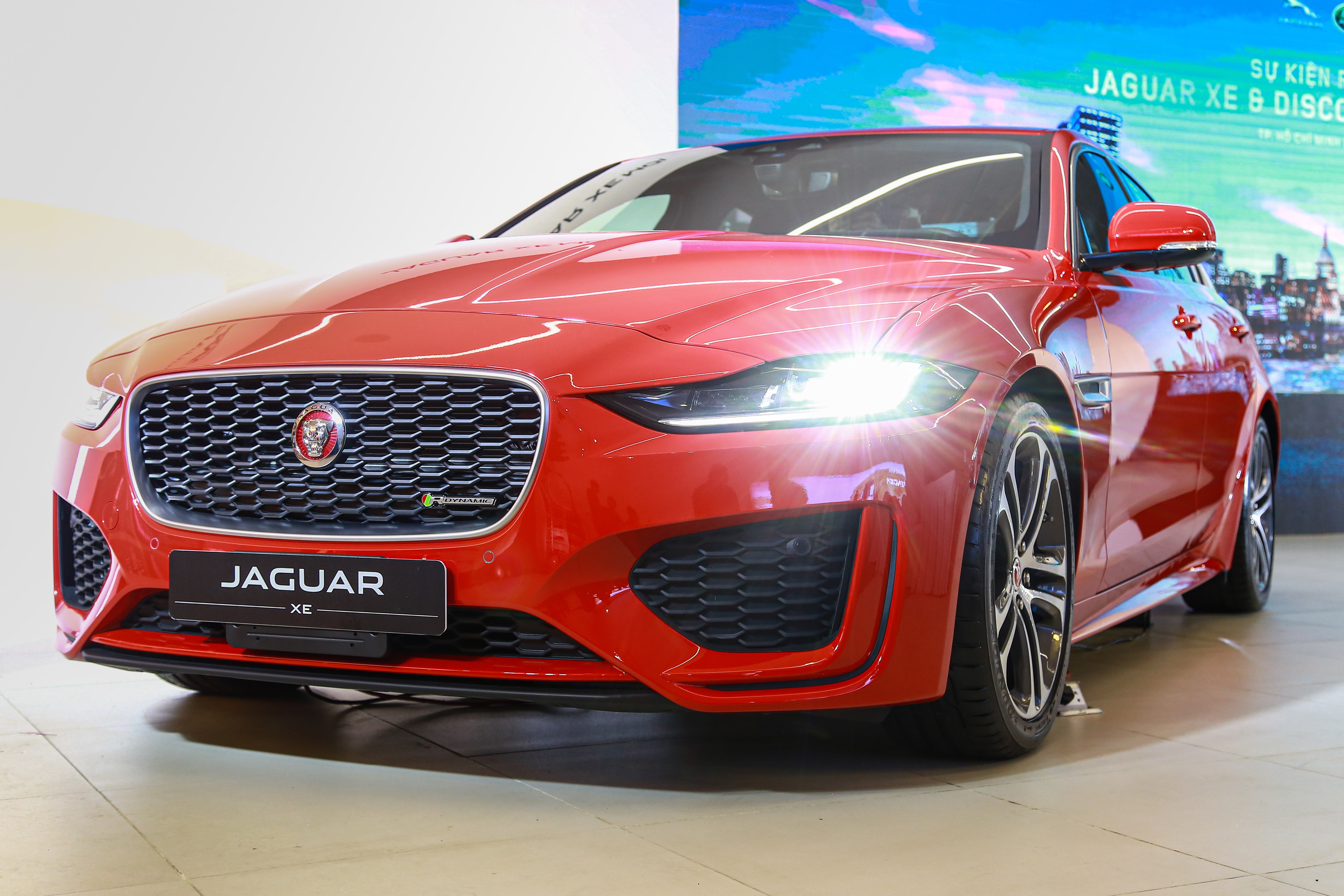 Jaguar XE ra mắt tại VN ảnh 12 Jaguar XE ra mat tai VN anh 12