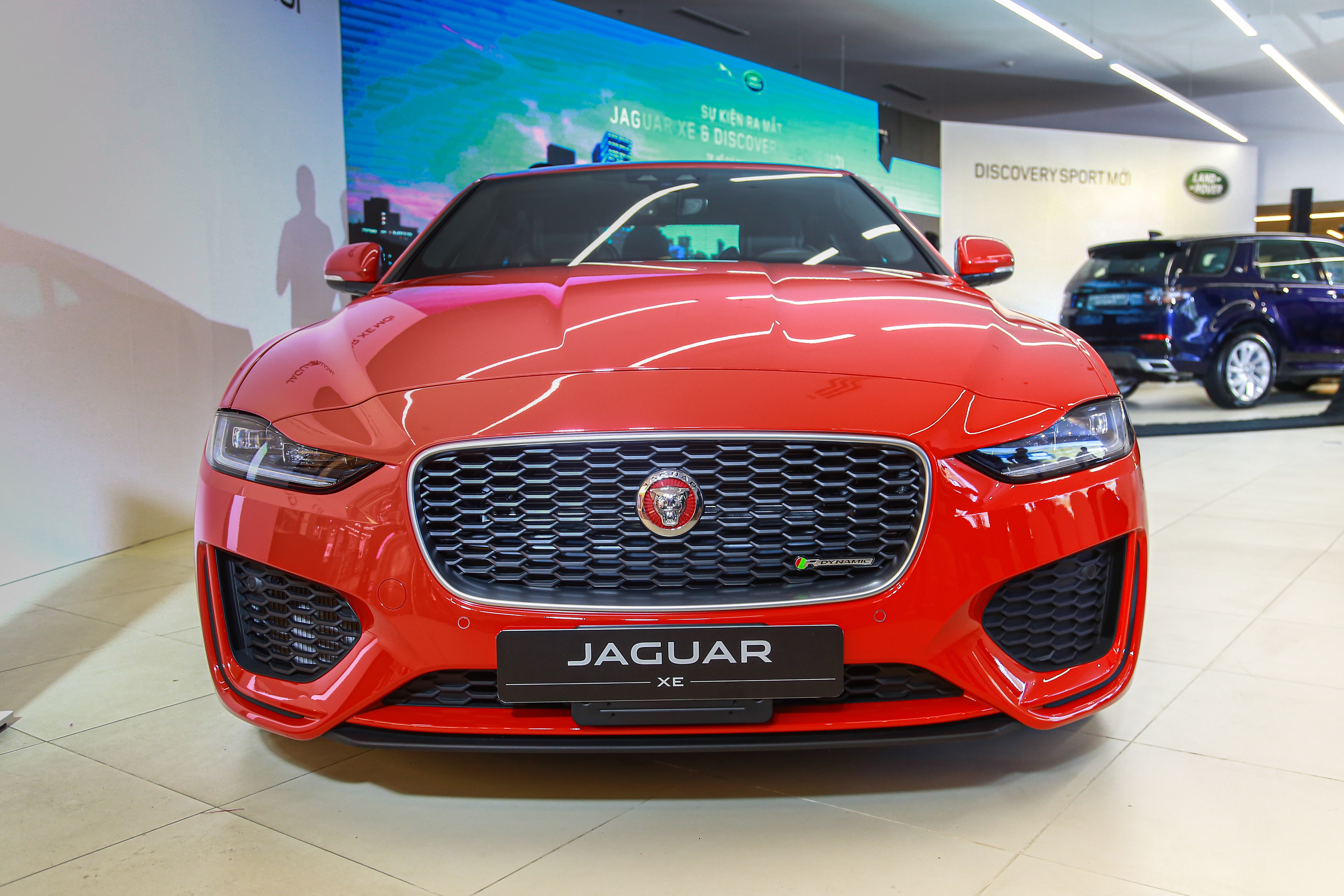 Jaguar XE ra mắt tại VN ảnh 2 Jaguar XE ra mat tai VN anh 2