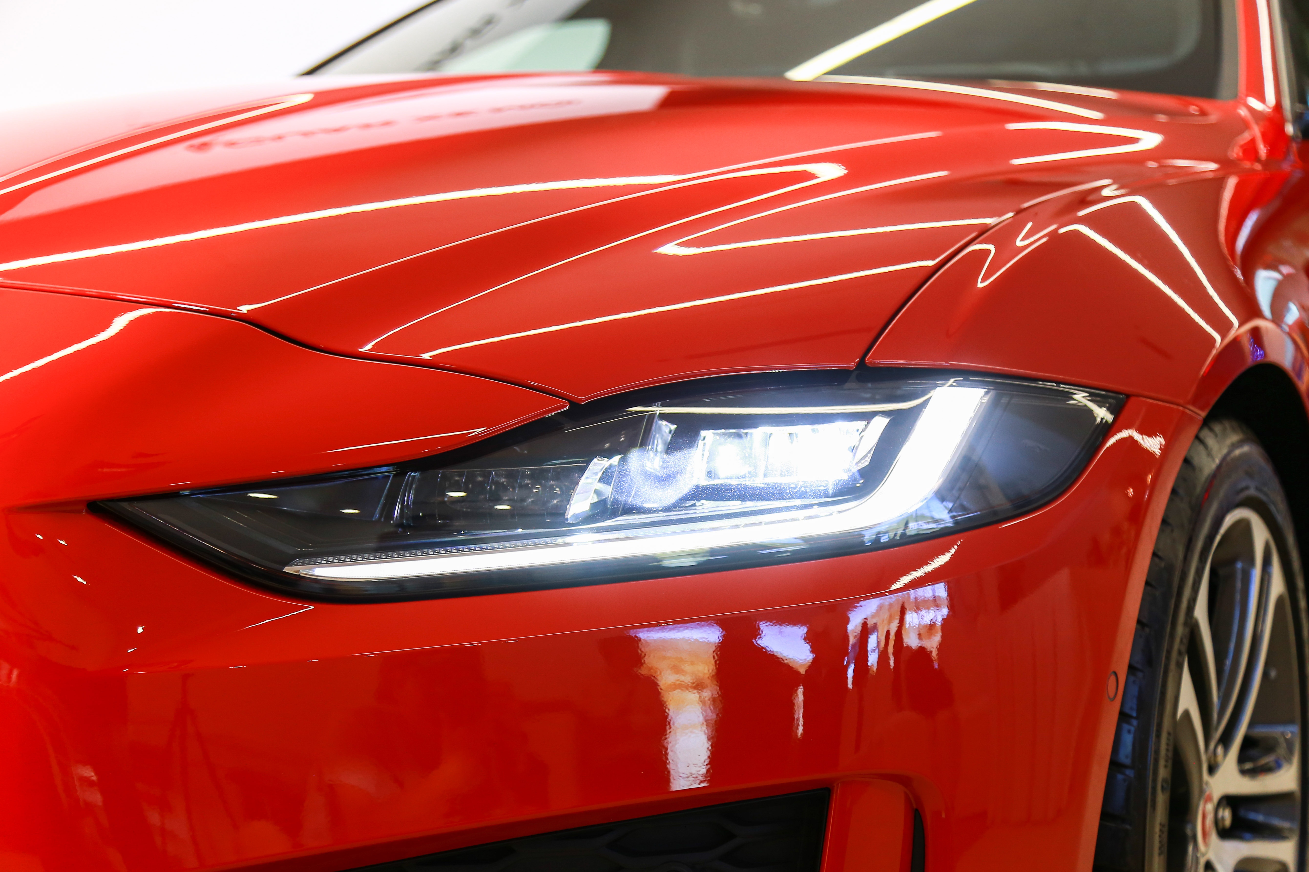 Jaguar XE ra mắt tại VN ảnh 4 Jaguar XE ra mat tai VN anh 4
