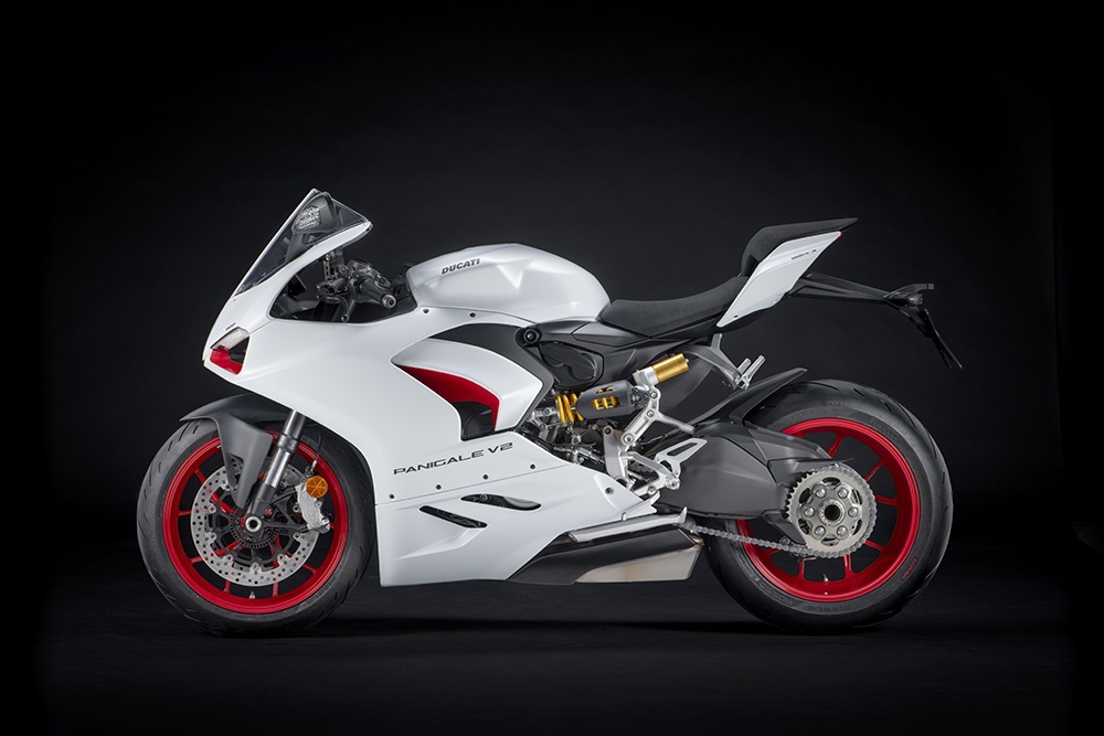 Ducati Panigale V2 White Rosso sap ra mat tai DNA anh 2