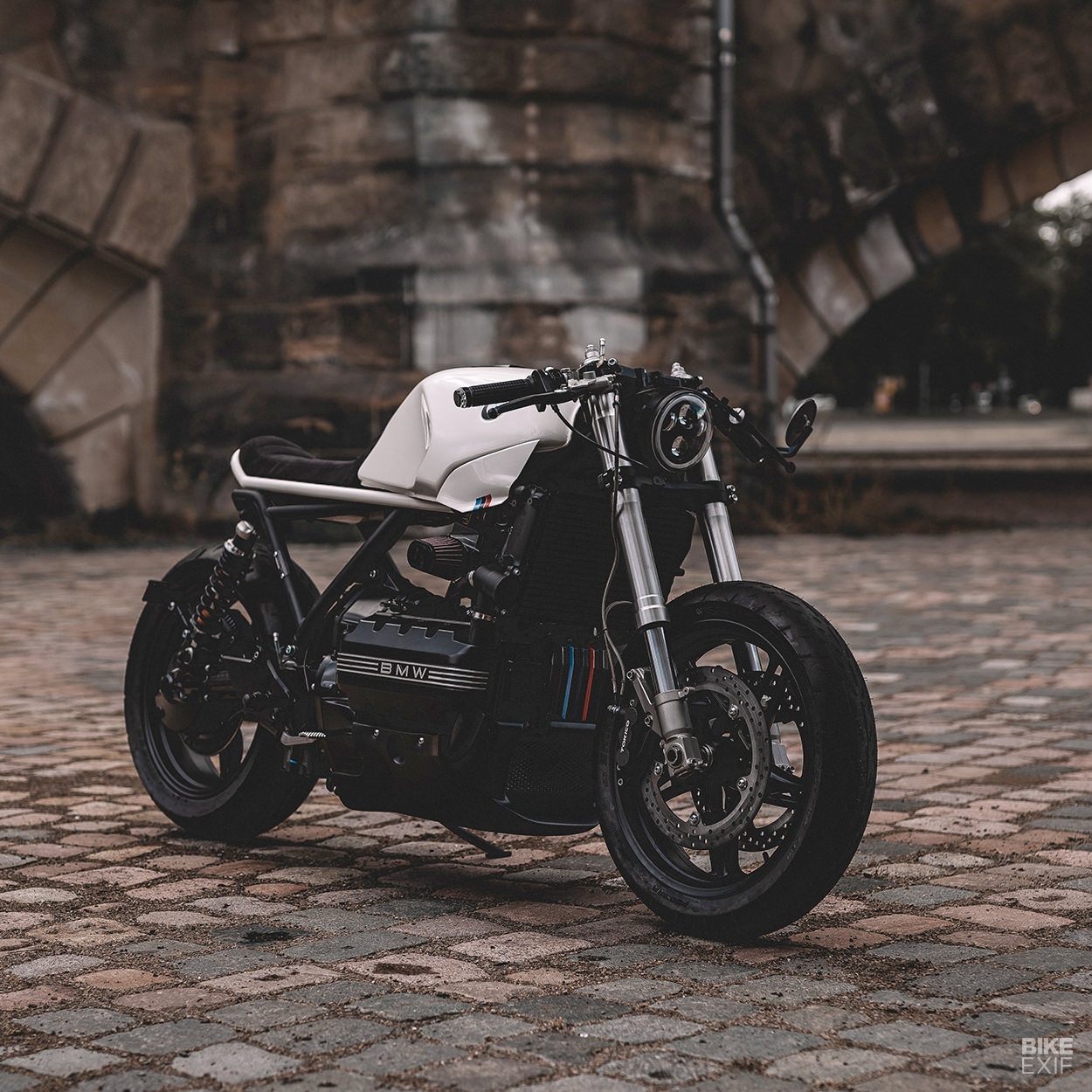 BMW K100RS độ phong cách cafe racer ảnh 10 BMW K100RS do phong cach cafe racer anh 10