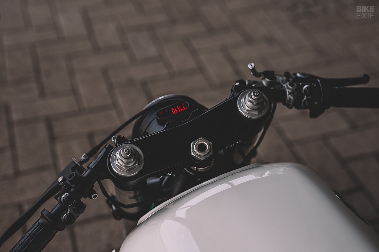 BMW K100RS độ phong cách cafe racer ảnh 7 BMW K100RS do phong cach cafe racer anh 7