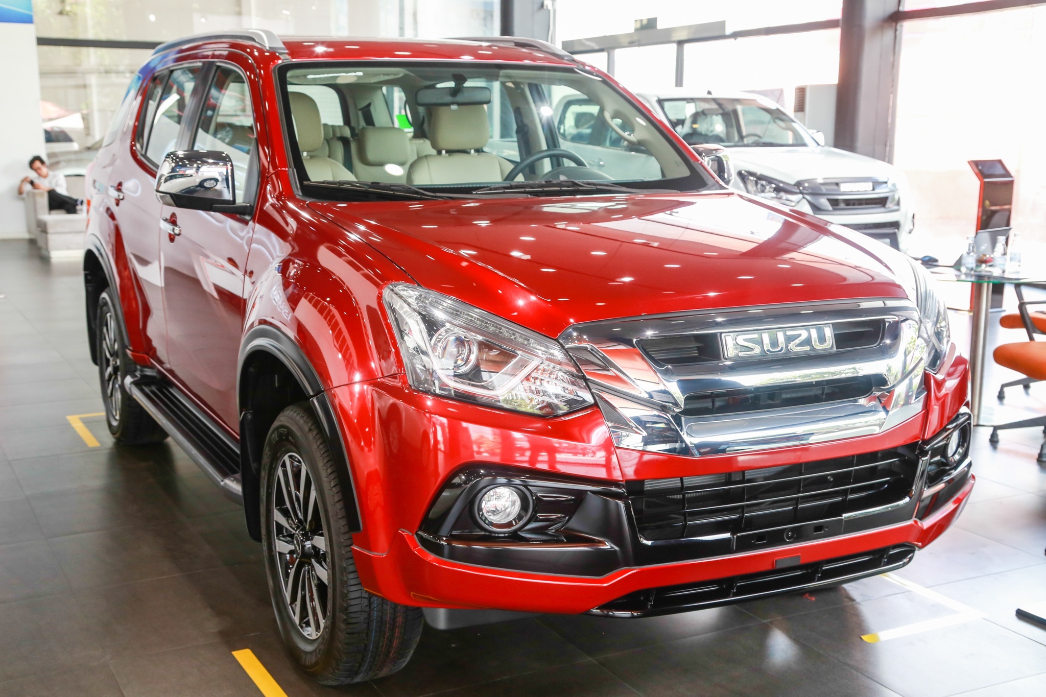 Nhiều xe nhập khẩu giảm phí trước bạ cạnh tranh xe lắp ráp ảnh 2 Nhieu xe nhap khau giam phi truoc ba canh tranh xe lap rap anh 2