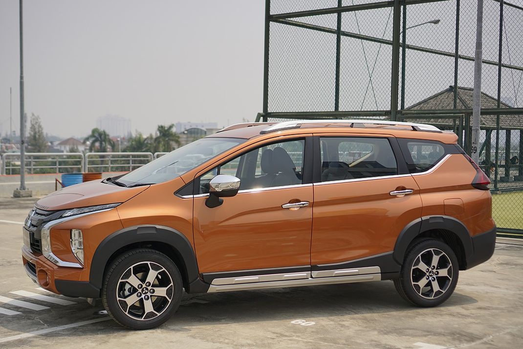 Mitsubishi Xpander Cross cap ben dai ly, san sang ve tay khach Viet hinh anh