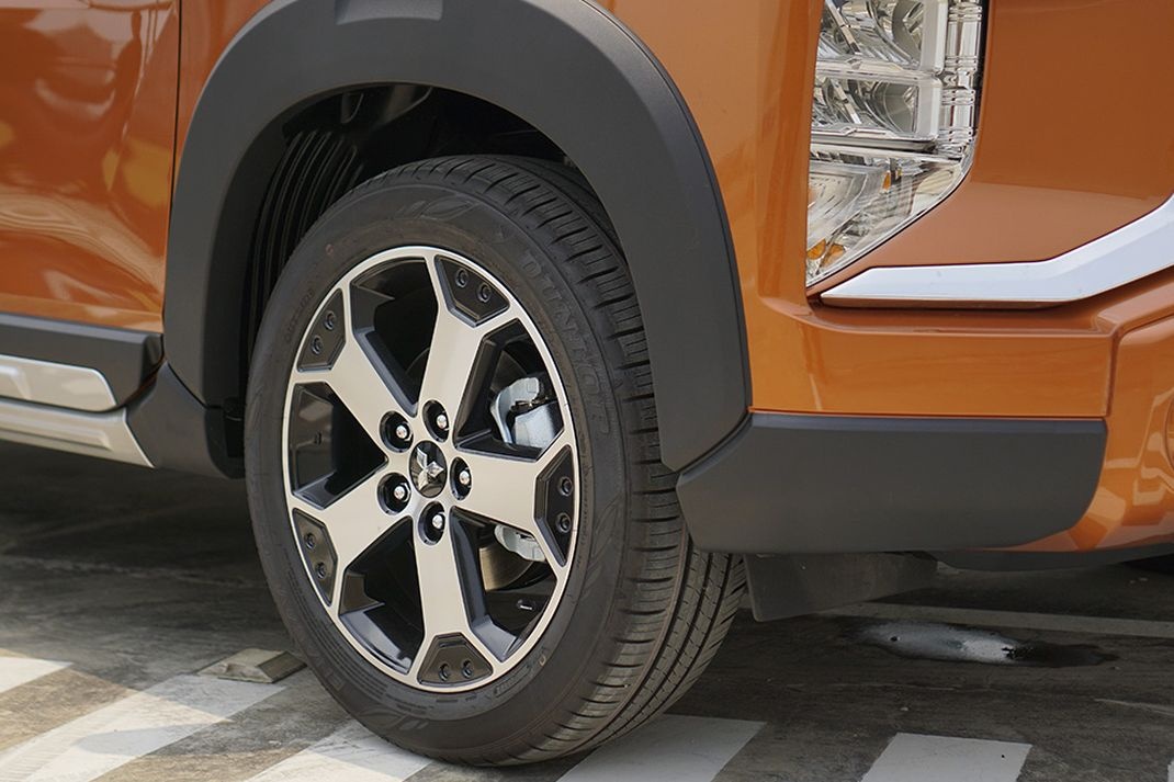 Mitsubishi Xpander Cross trên đường về đại lý ảnh 5 Mitsubishi Xpander Cross tren duong ve dai ly anh 5