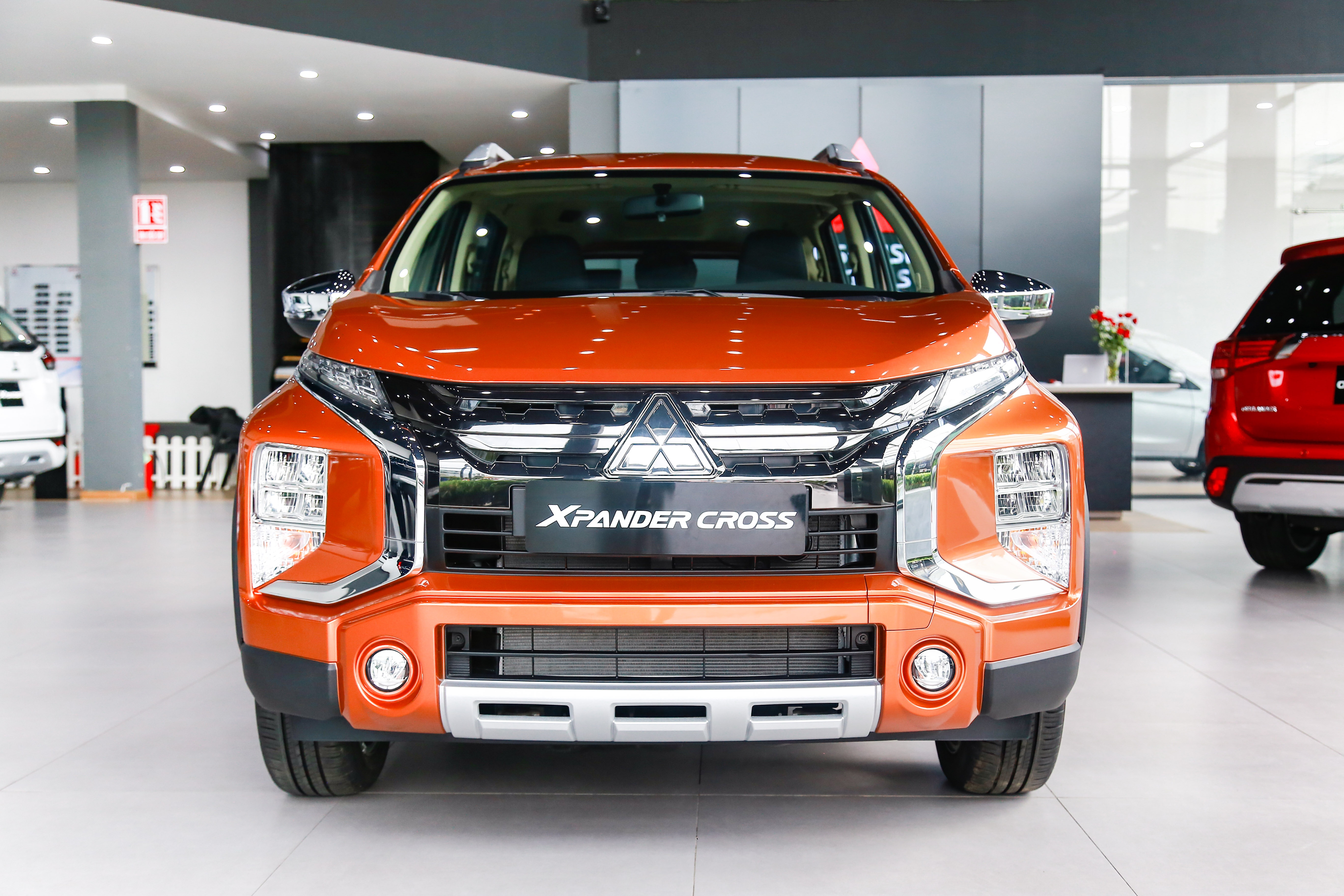 Mitsubishi Xpander Cross ra mat,  gia 670 trieu dong anh 1