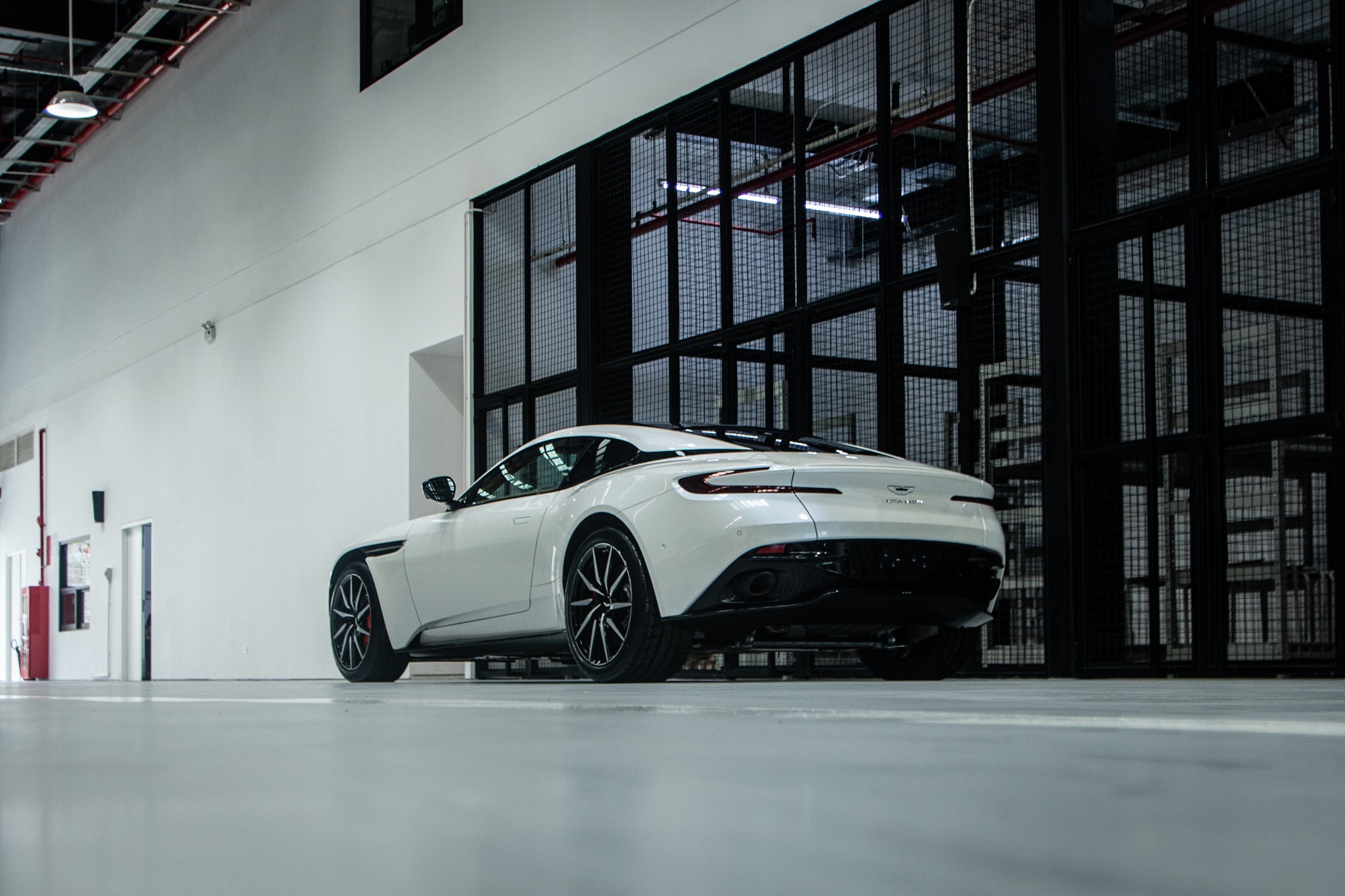 Can canh sieu xe Aston Martin DB11 thu 6 ve VN anh 5