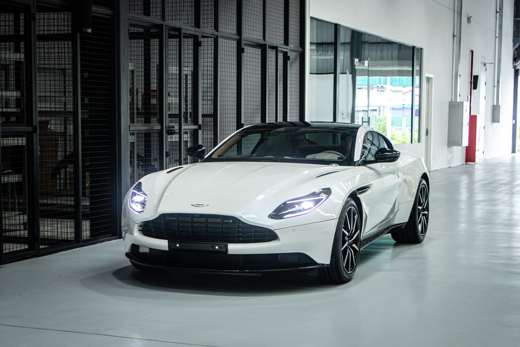 sieu xe phan phoi chinh hang 20 ty dong anh 8