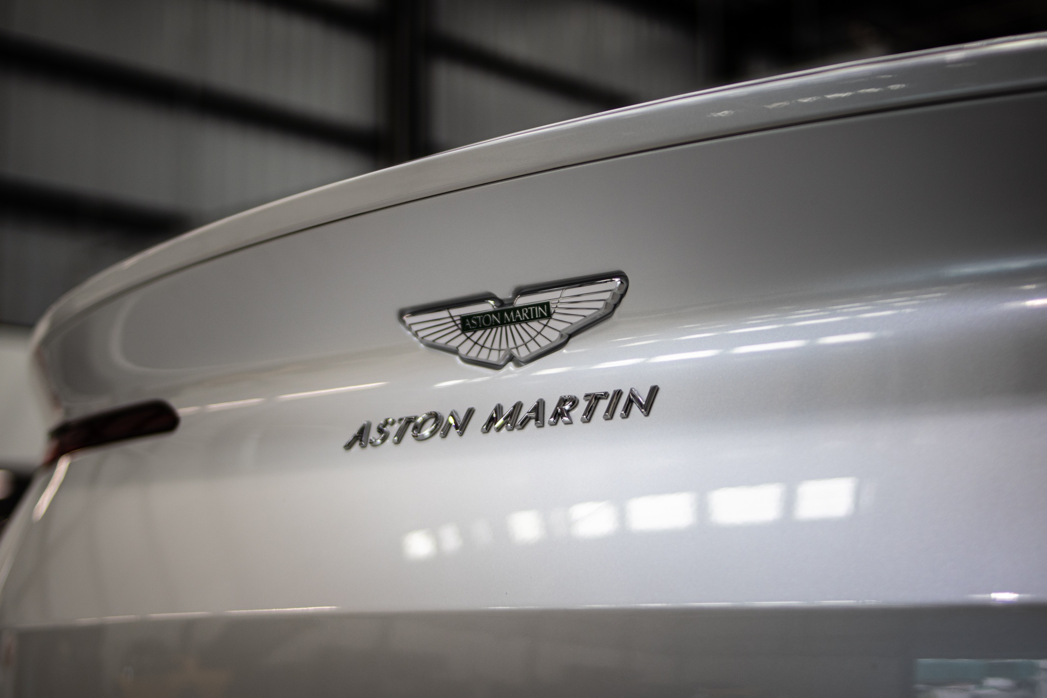 Can canh sieu xe Aston Martin DB11 thu 6 ve VN anh 13