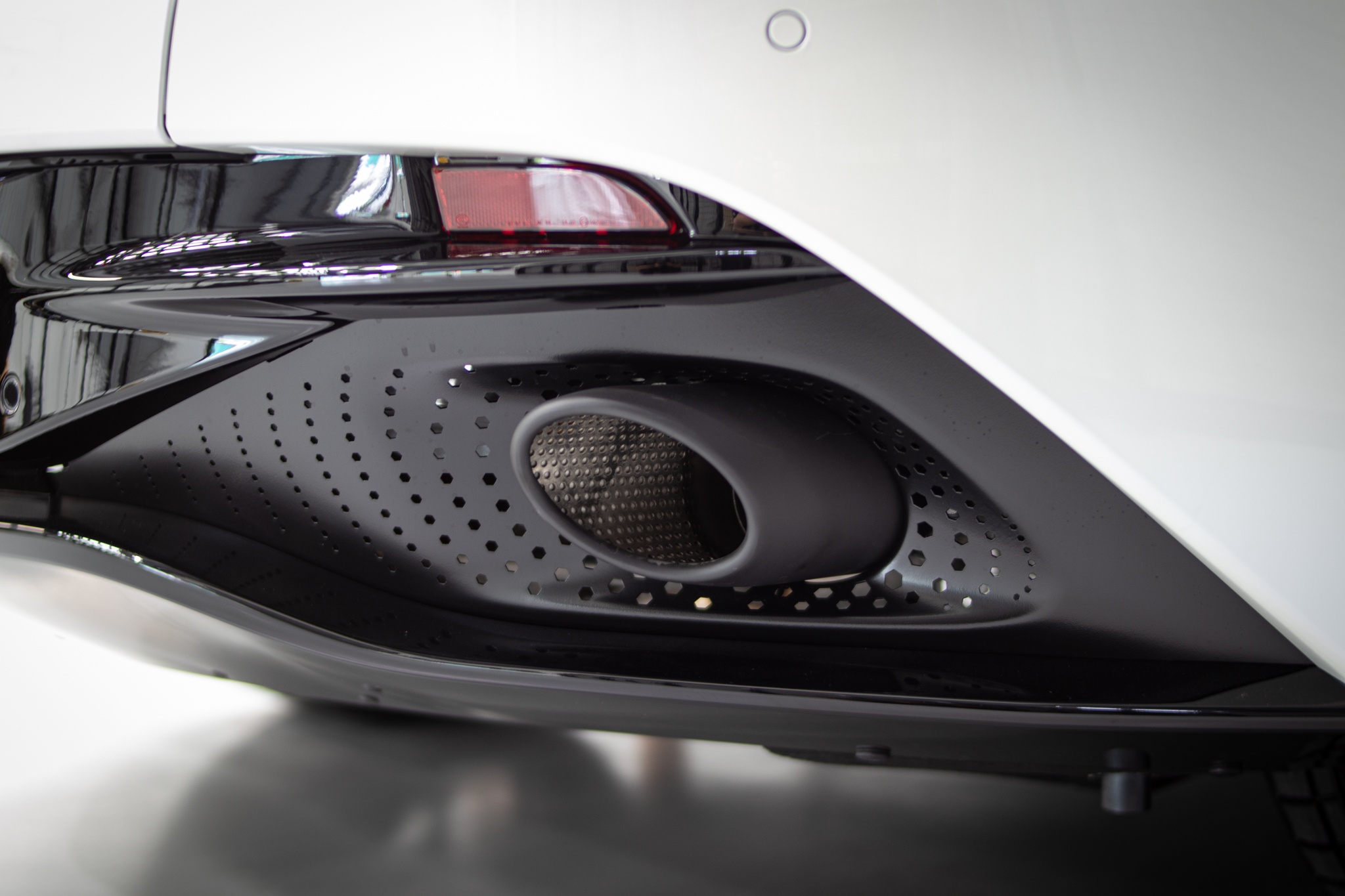 Can canh sieu xe Aston Martin DB11 thu 6 ve VN anh 31