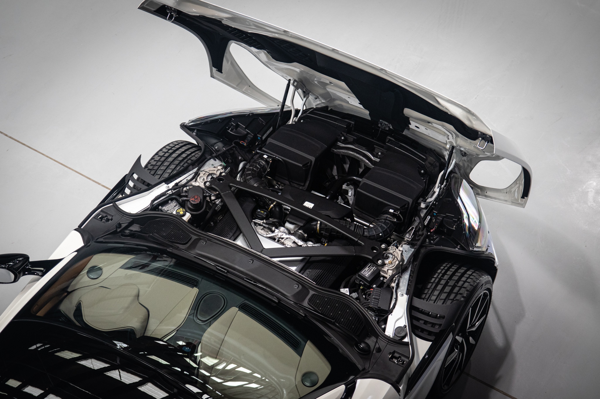 Can canh sieu xe Aston Martin DB11 thu 6 ve VN anh 32