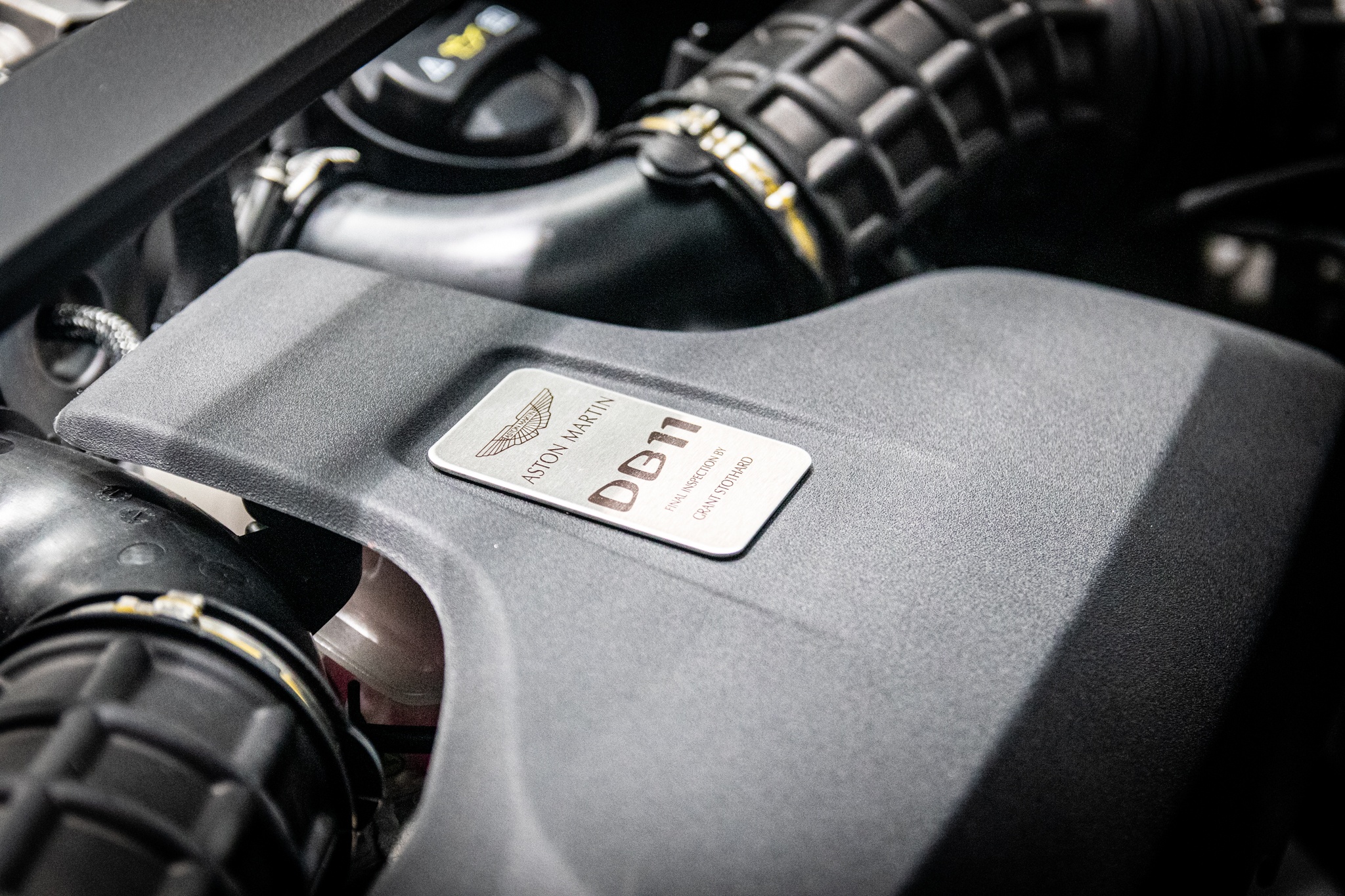 Can canh sieu xe Aston Martin DB11 thu 6 ve VN anh 29