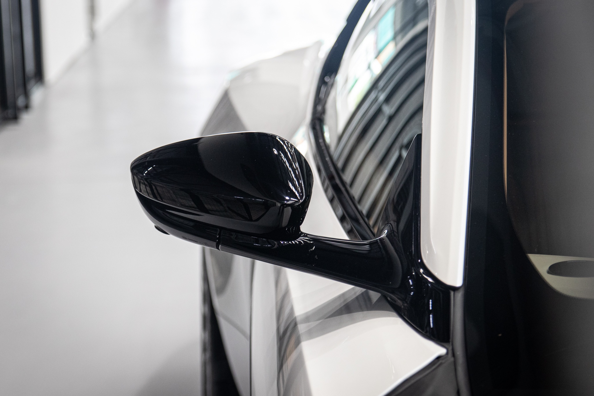 Can canh sieu xe Aston Martin DB11 thu 6 ve VN anh 12