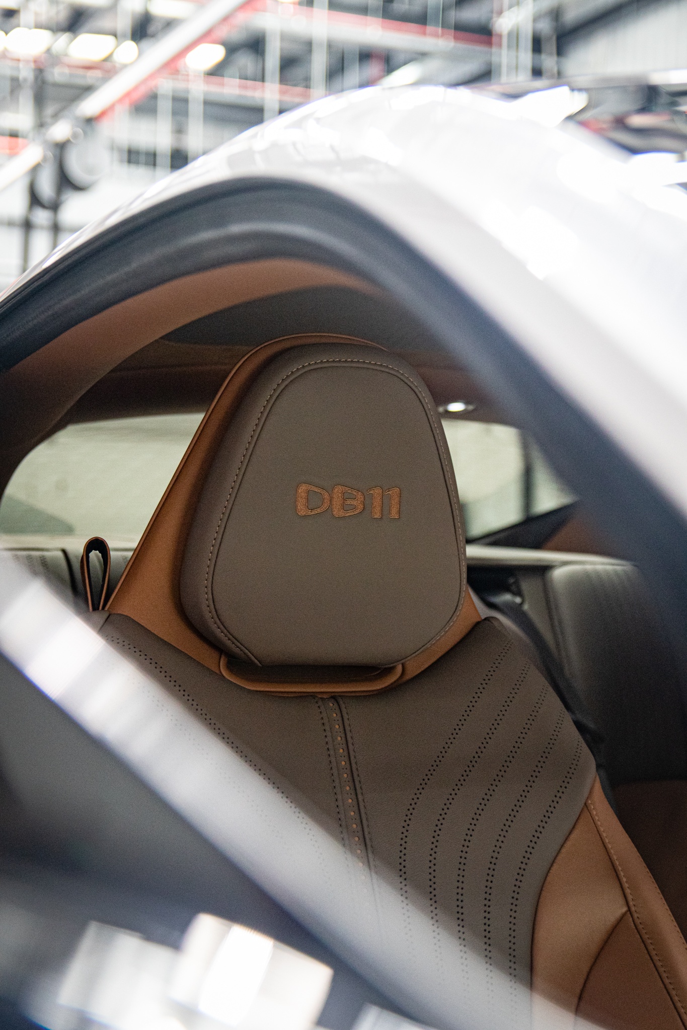 Can canh sieu xe Aston Martin DB11 thu 6 ve VN anh 18