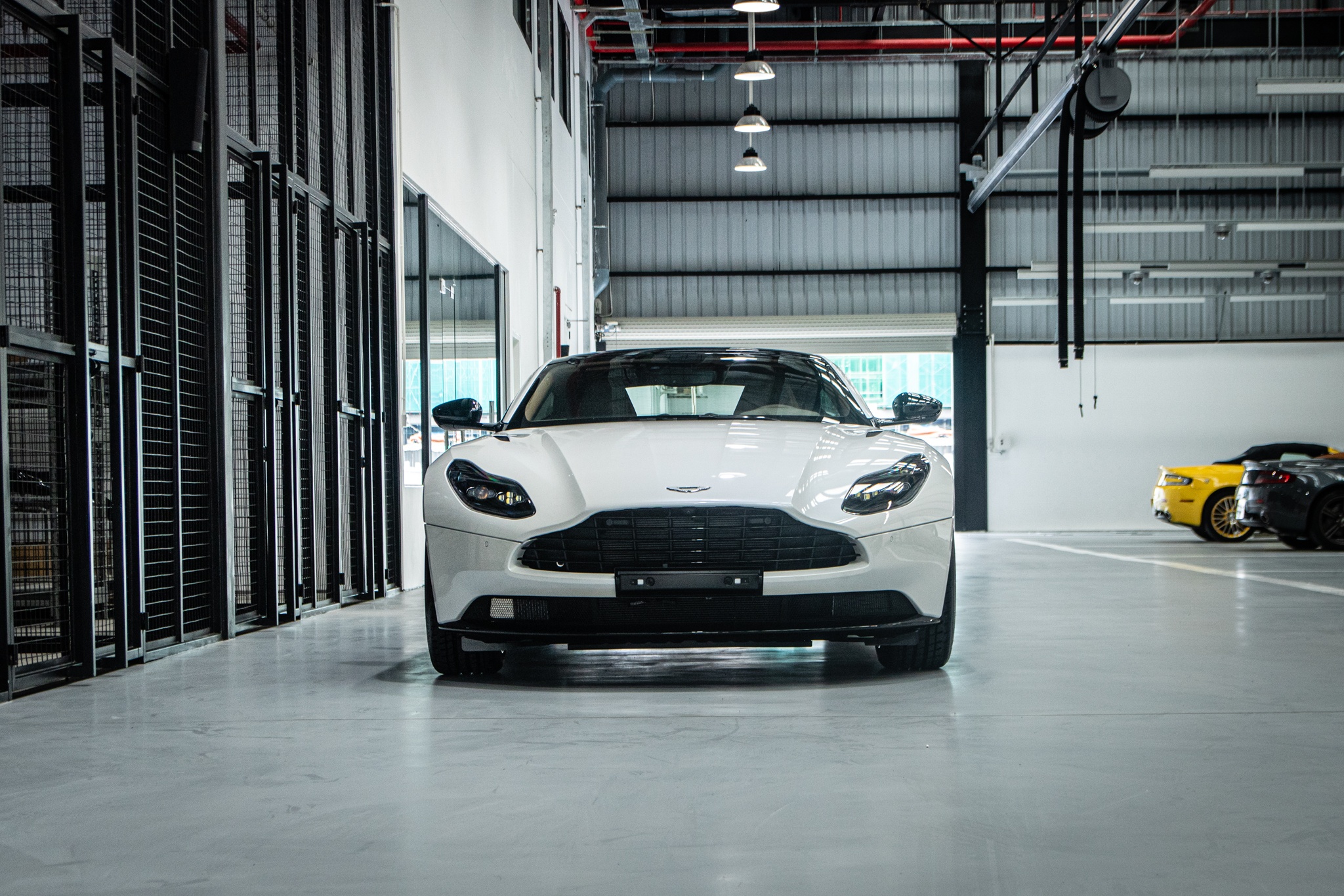 Can canh sieu xe Aston Martin DB11 thu 6 ve VN anh 2