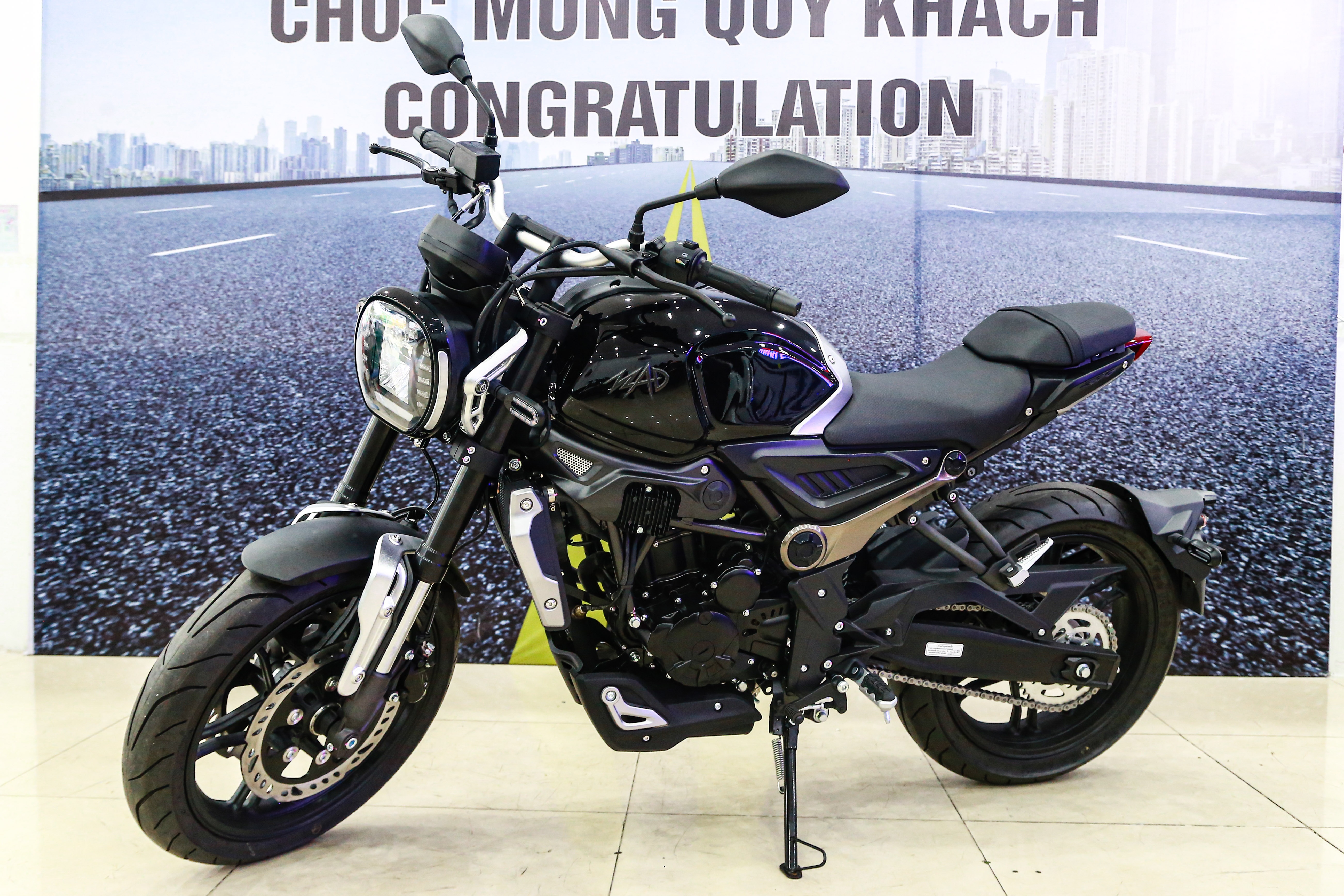 Chi tiet nakedbike GPX MAD 300 gia 75 trieu dong, doi thu Honda CB300R hinh anh