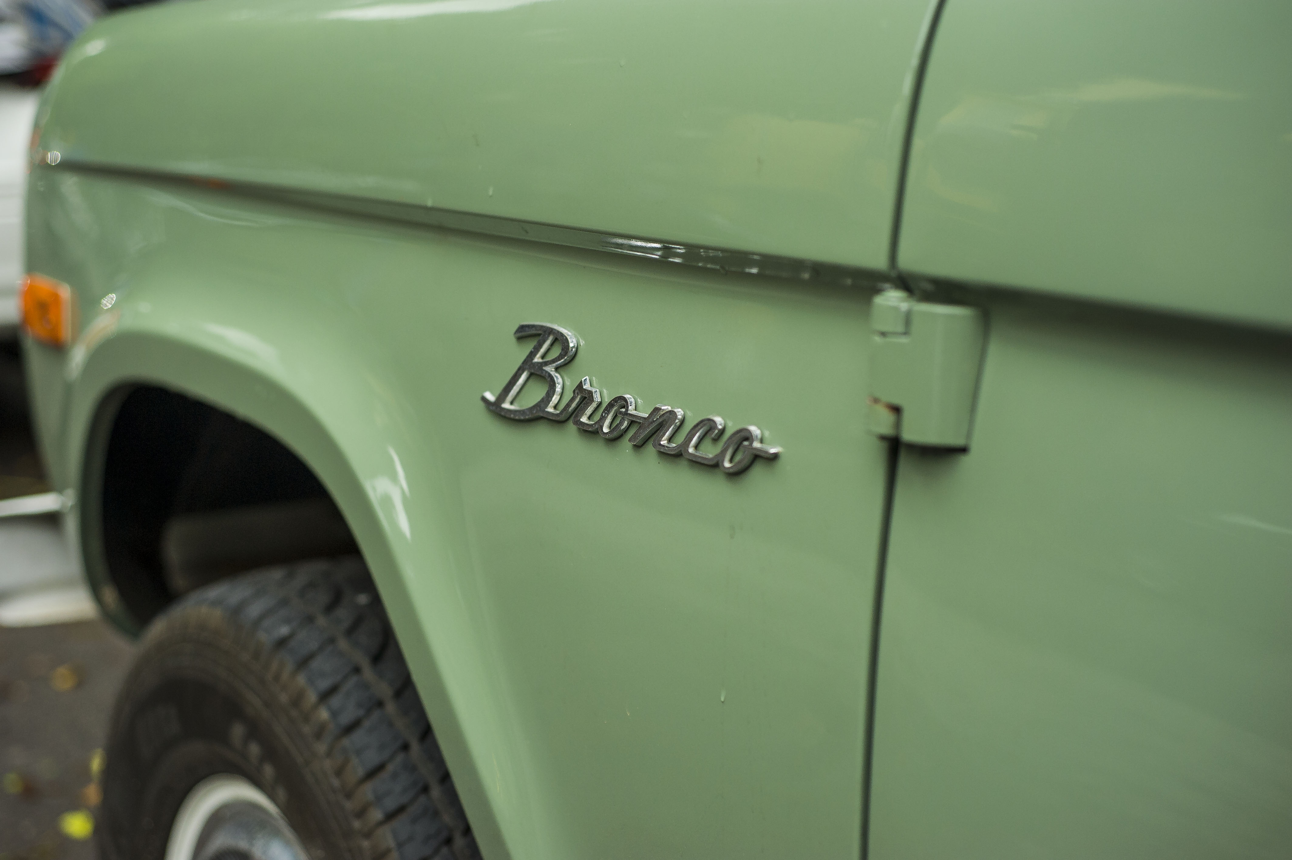 Ford Bronco đời đầu xuất hiện trên đường phố HN ảnh 10 Ford Bronco doi dau xuat hien tren duong pho HN anh 10