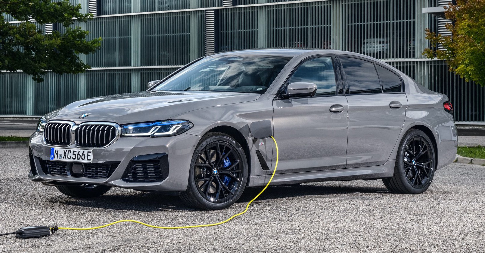 Chi tiết BMW 545e xDrive 2021 ảnh 10 Chi tiet BMW 545e xDrive 2021 anh 10