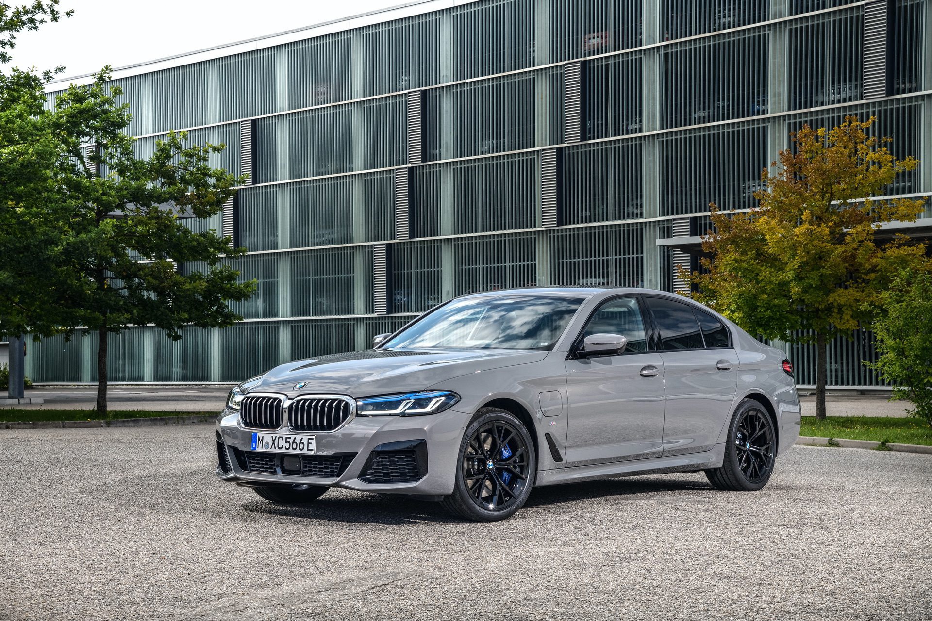 Chi tiết BMW 545e xDrive 2021 ảnh 1 Chi tiet BMW 545e xDrive 2021 anh 1