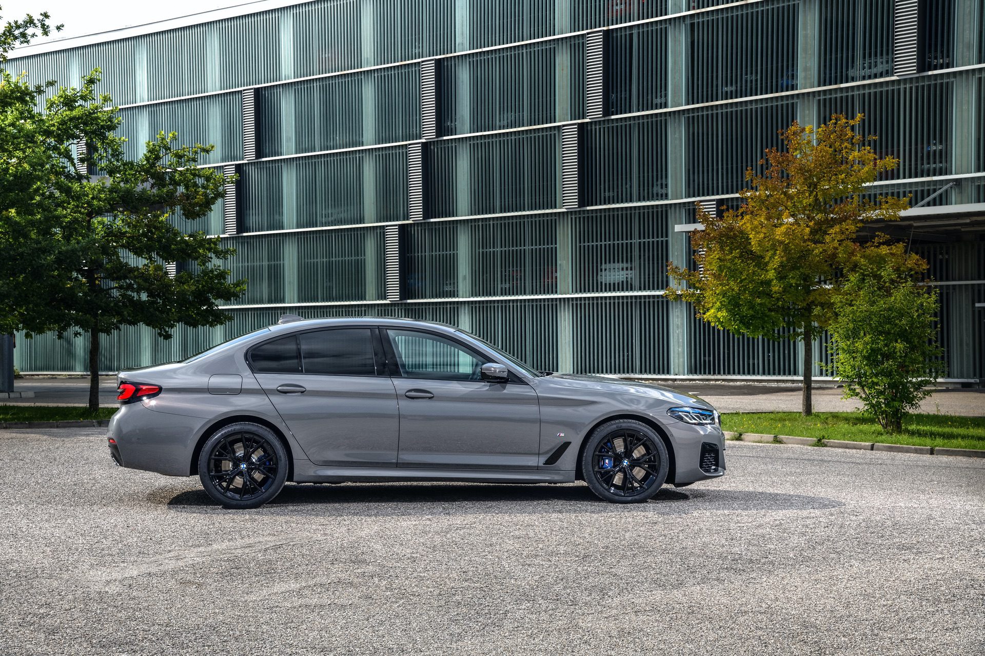 Chi tiết BMW 545e xDrive 2021 ảnh 13 Chi tiet BMW 545e xDrive 2021 anh 13