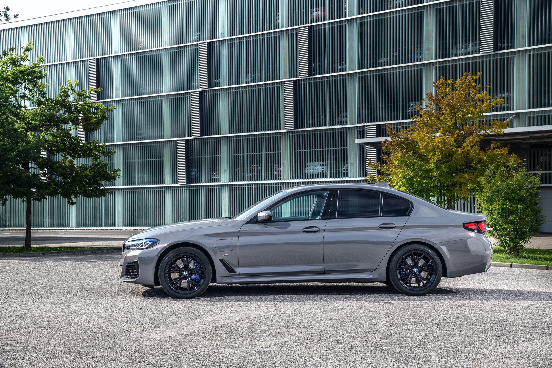 Chi tiết BMW 545e xDrive 2021 ảnh 4 Chi tiet BMW 545e xDrive 2021 anh 4