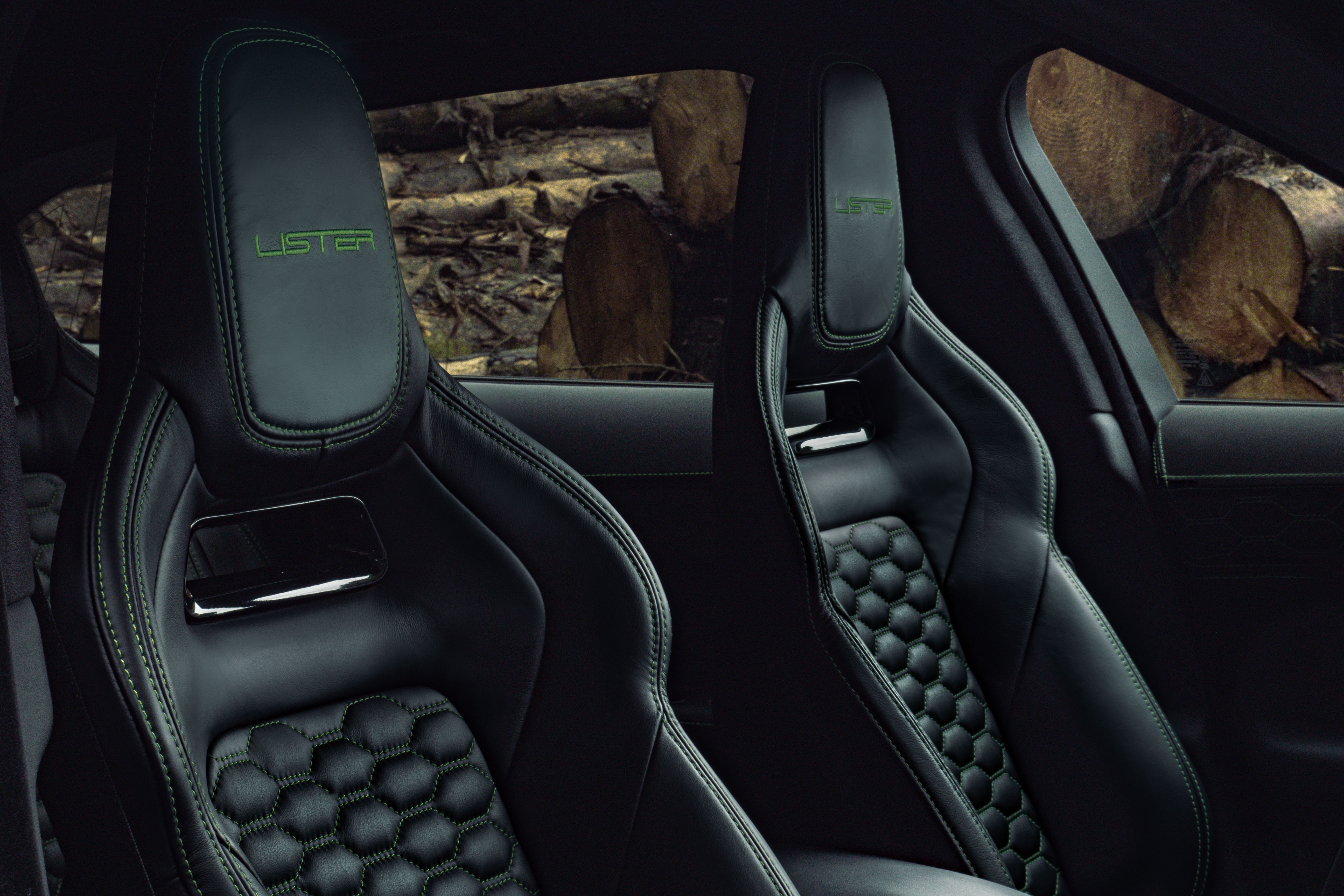 Cận cảnh Lister Stealth 2021 - SUV nhanh nhất nước Anh ảnh 7 Can canh Lister Stealth 2021 - SUV nhanh nhat nuoc Anh anh 7