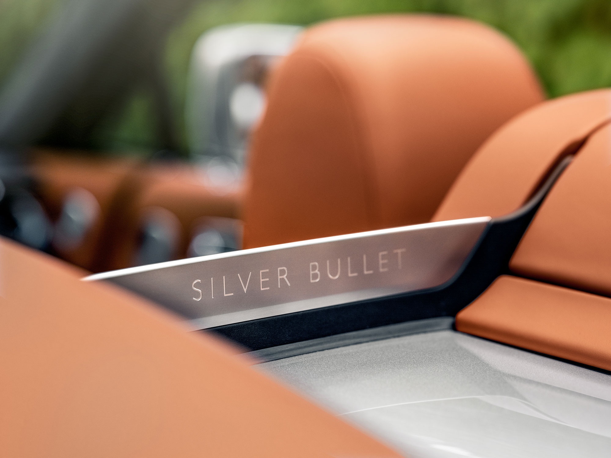 Phiên bản đặc biệt Rolls-Royce Dawn Silver Bullet  ảnh 8 Phien ban dac biet Rolls-Royce Dawn Silver Bullet anh 8