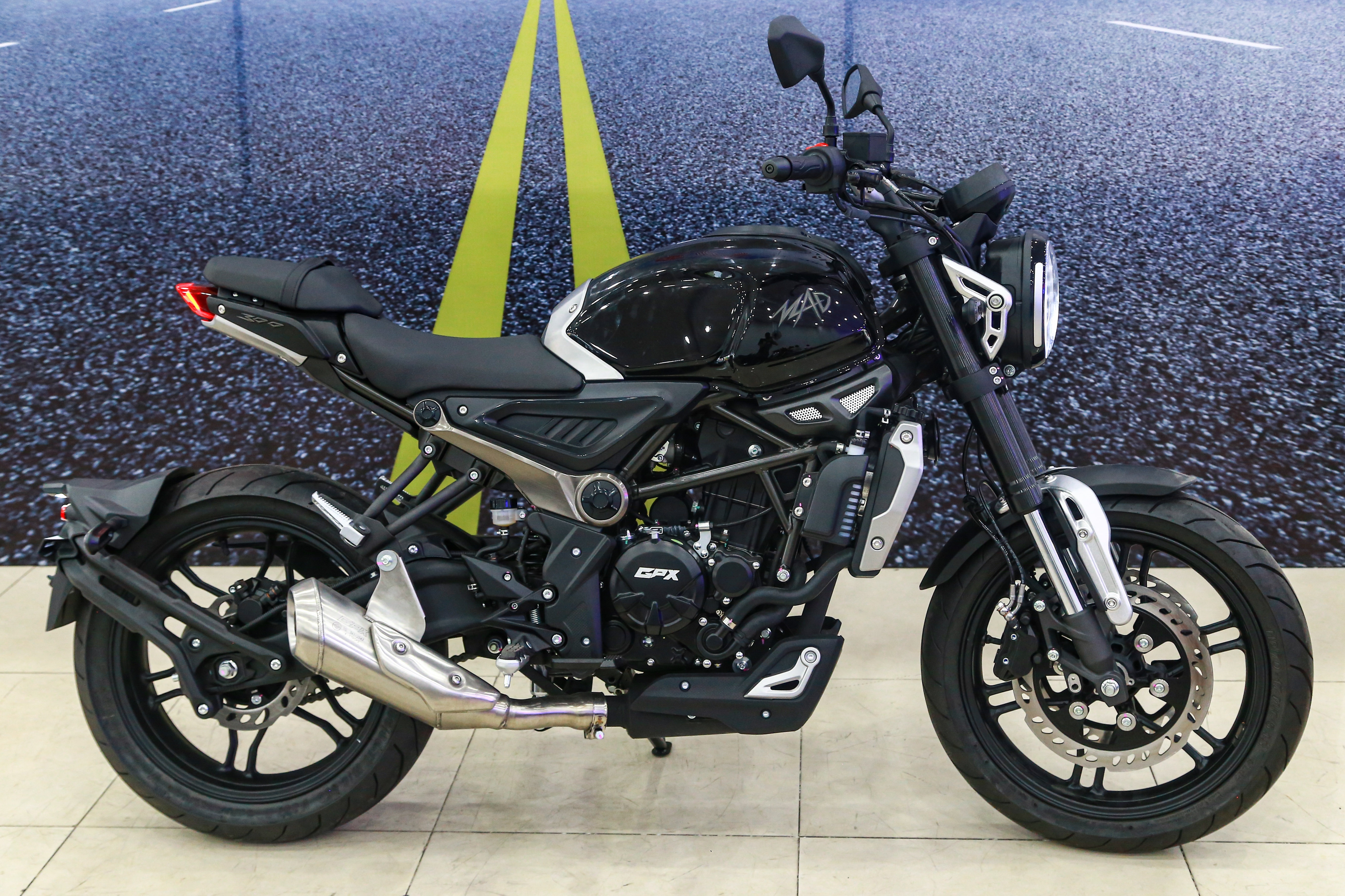 Những mẫu môtô phân khối lớn giá rẻ tại VN ảnh 3 Nhung mau moto phan khoi lon gia re tai VN anh 3