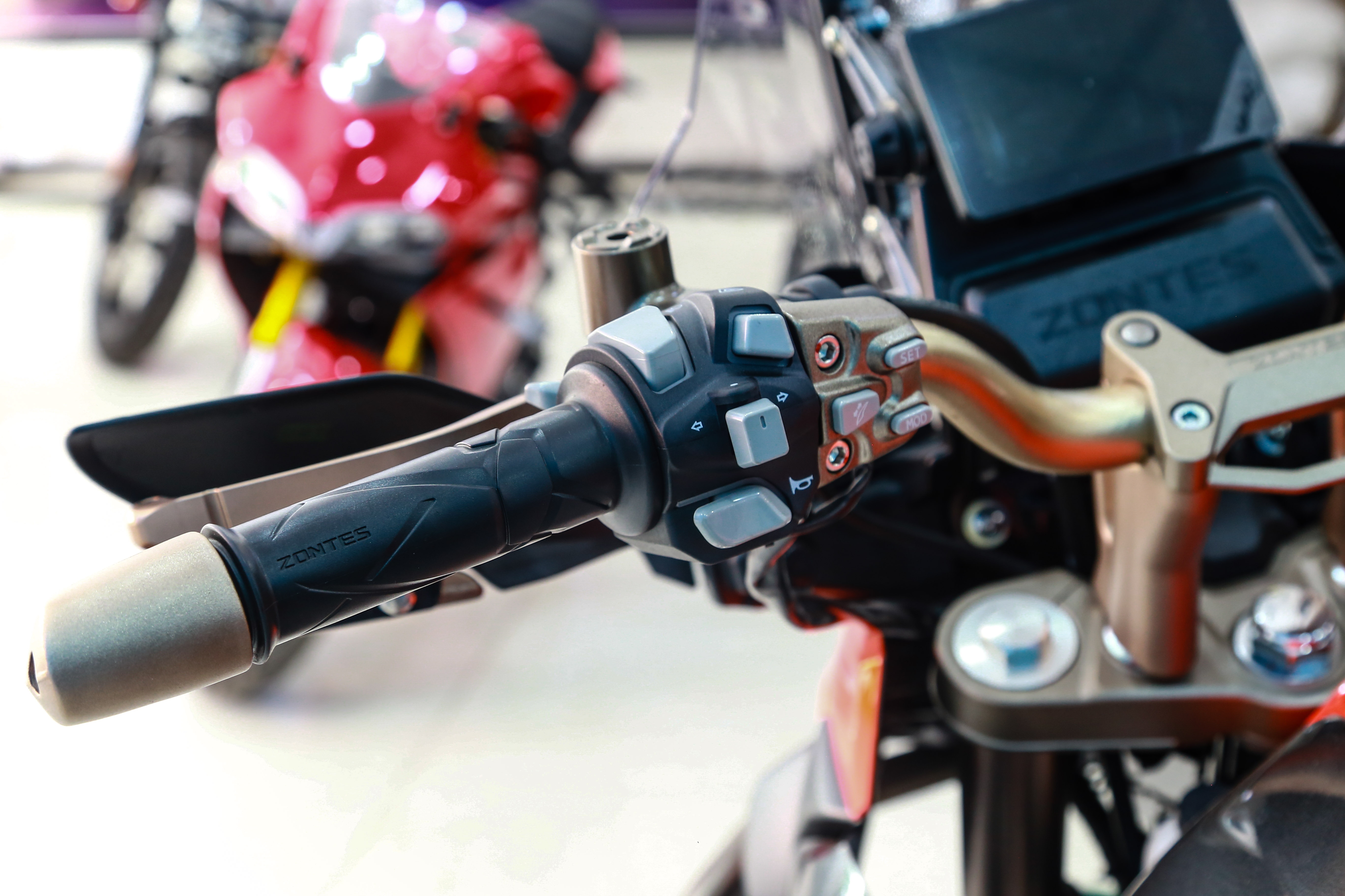 Những mẫu môtô phân khối lớn giá rẻ tại VN ảnh 35 Nhung mau moto phan khoi lon gia re tai VN anh 35