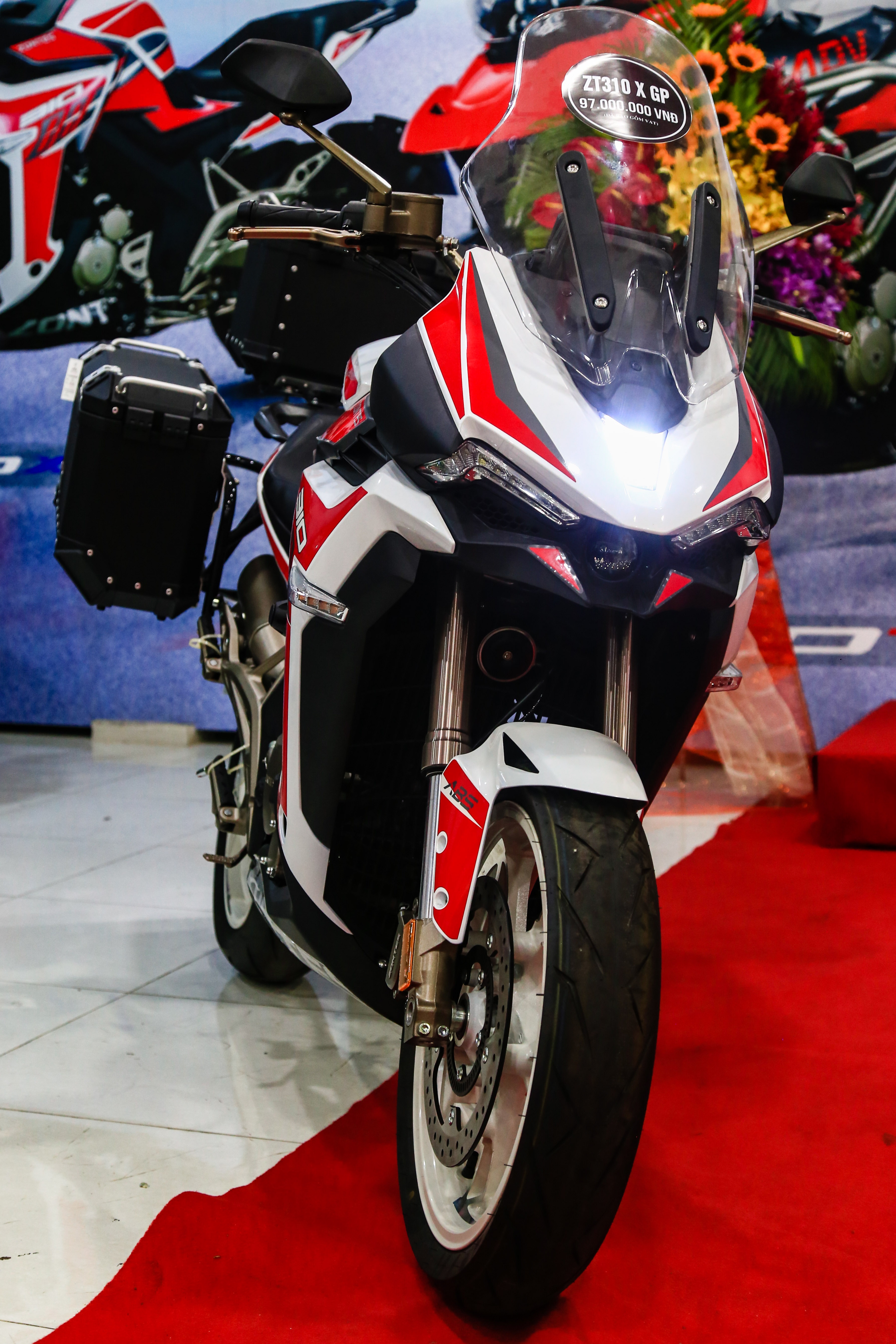 Những mẫu môtô phân khối lớn giá rẻ tại VN ảnh 26 Nhung mau moto phan khoi lon gia re tai VN anh 26