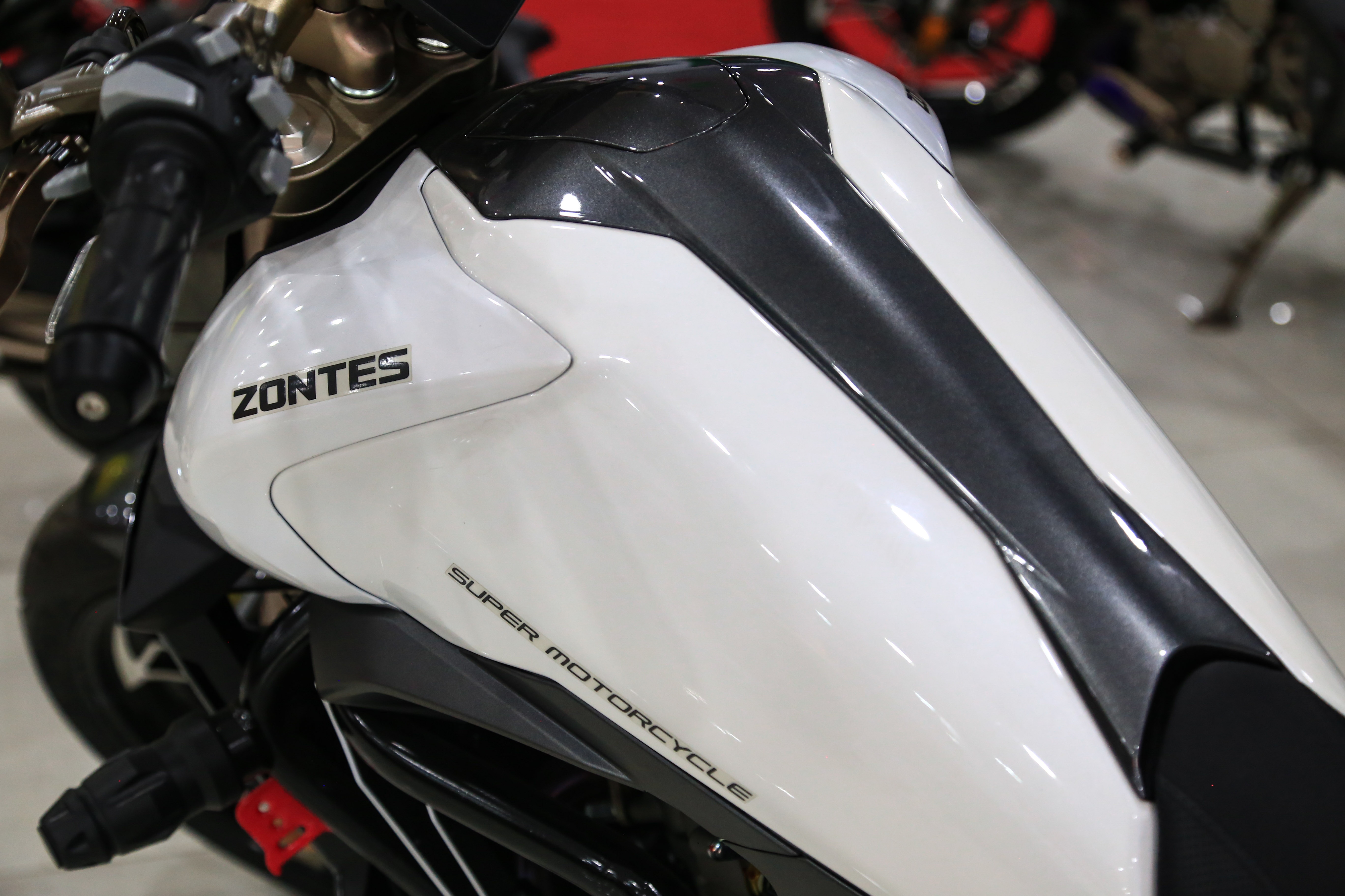 Những mẫu môtô phân khối lớn giá rẻ tại VN ảnh 21 Nhung mau moto phan khoi lon gia re tai VN anh 21