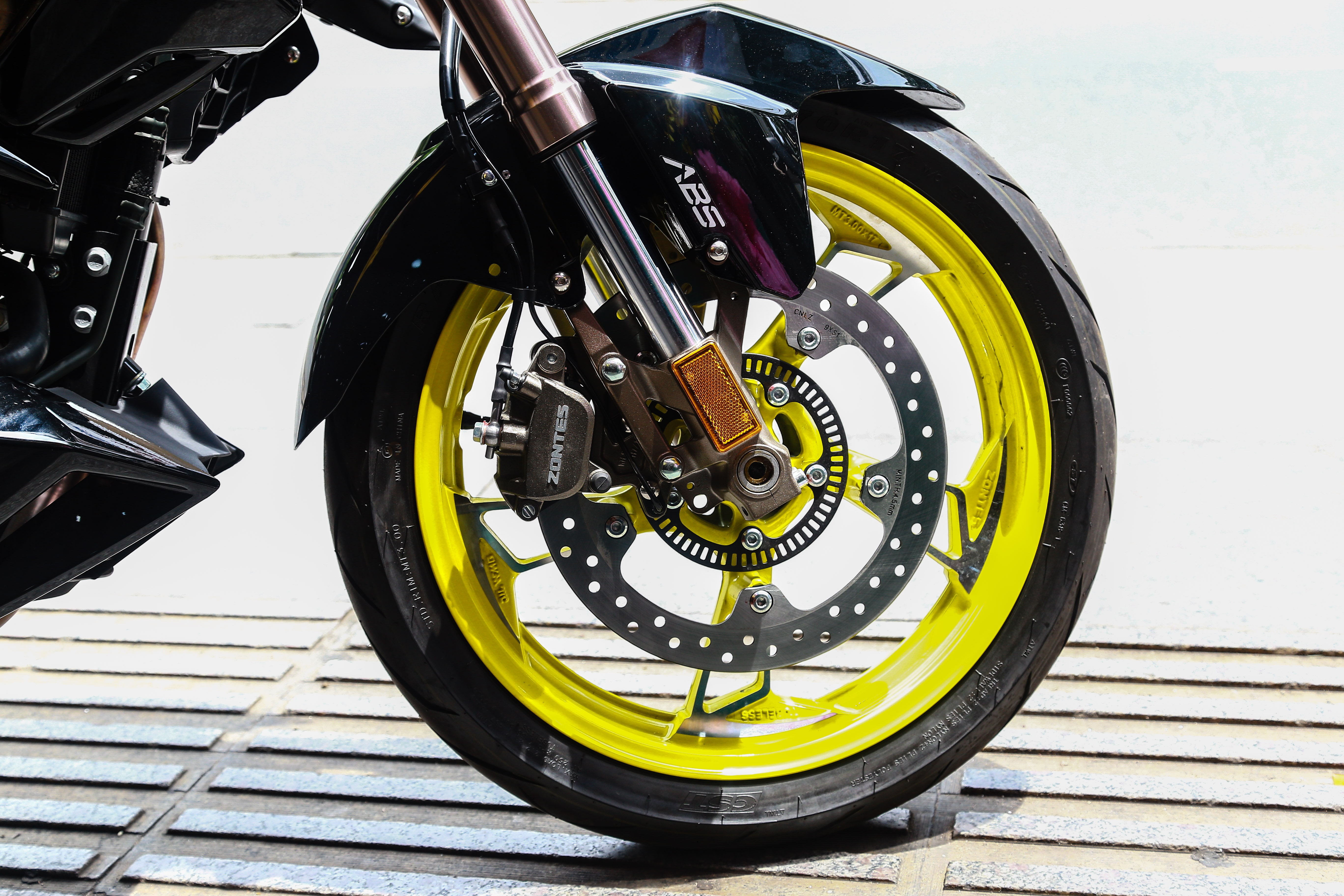 Những mẫu môtô phân khối lớn giá rẻ tại VN ảnh 17 Nhung mau moto phan khoi lon gia re tai VN anh 17