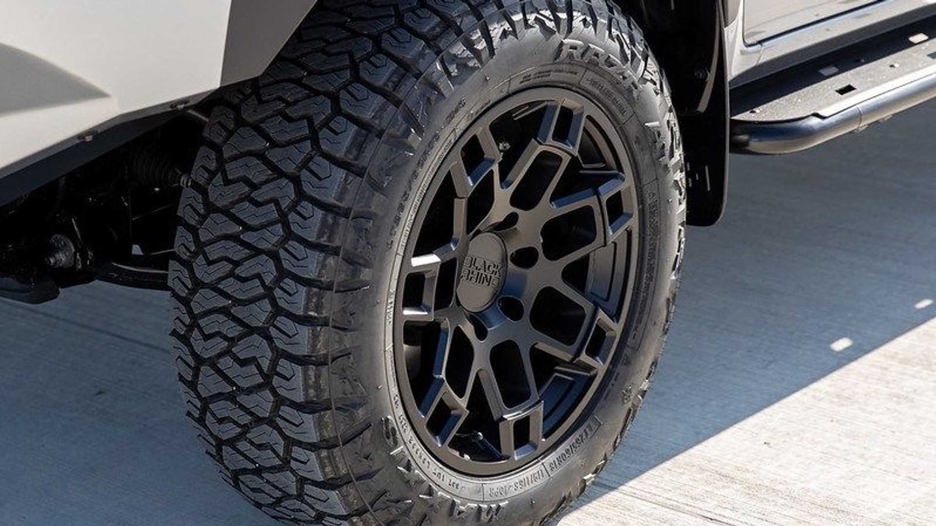 Toyota Hilux Mako duoc ra mat anh 7