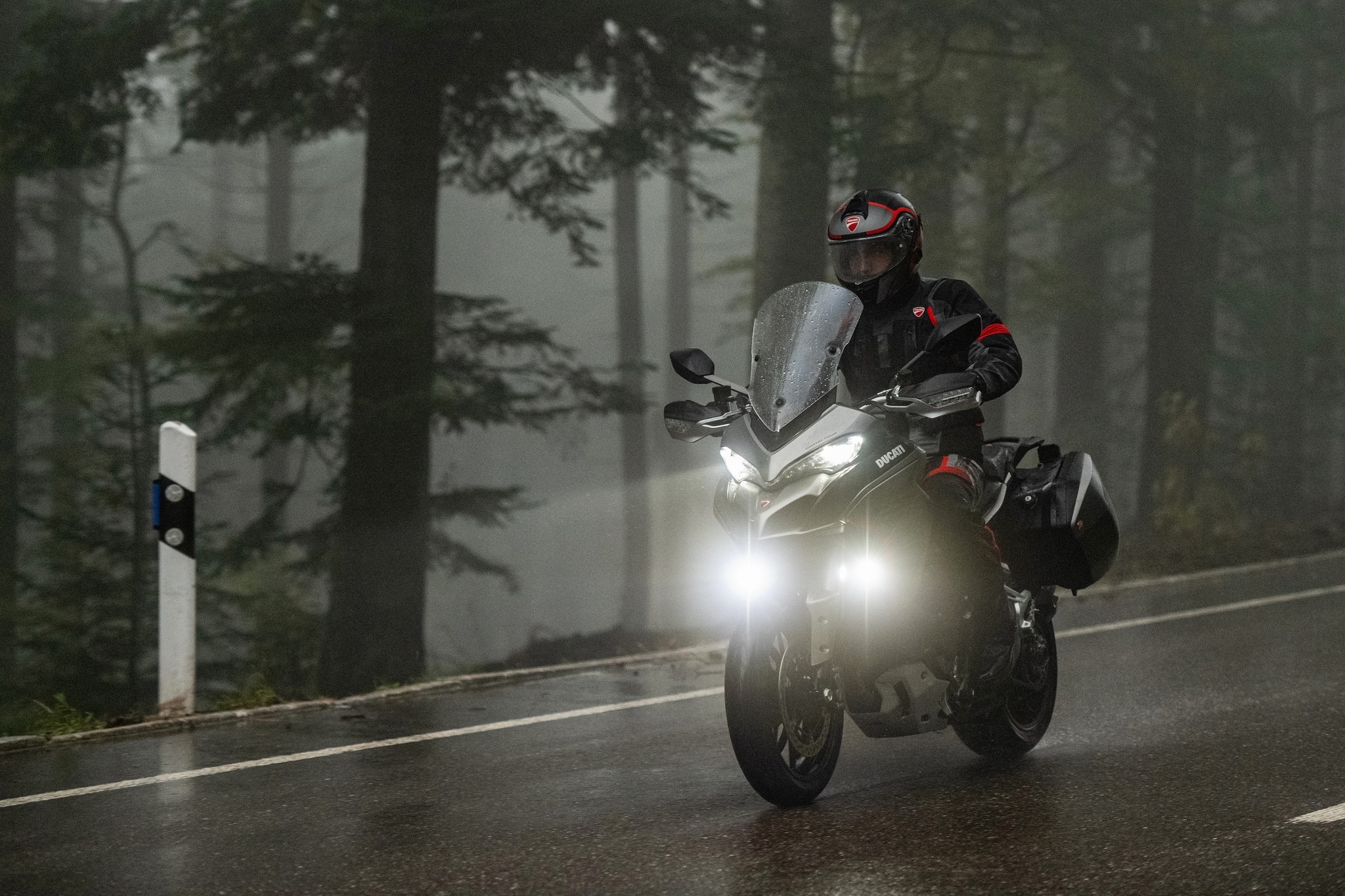 Ducati Multistrada V4 2020 duoc trang bi radar anh 5
