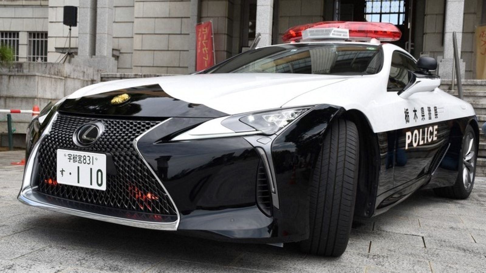 Canh sat Nhat Ban dung Lexus LC 500 de tuan tra anh 5